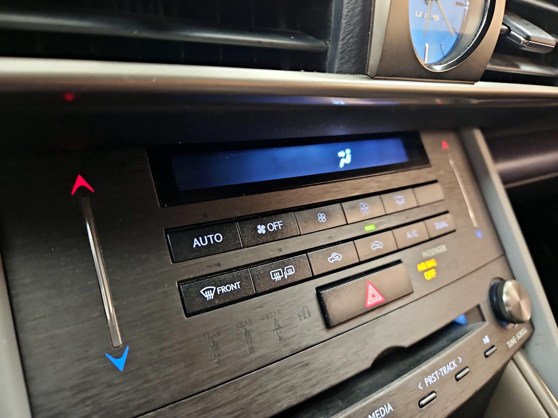 Thumbnail: 2020 Lexus IS - 17