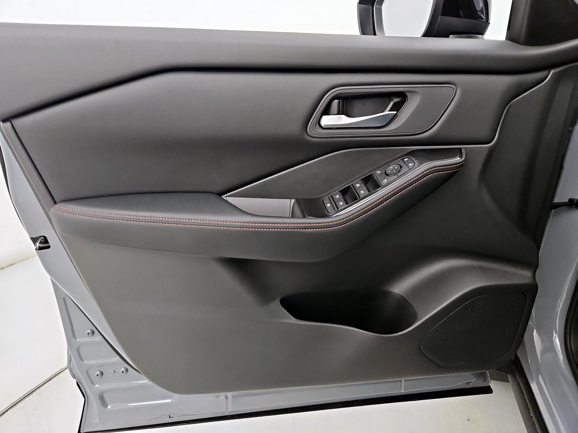 Thumbnail: 2026 Nissan Rogue - 12