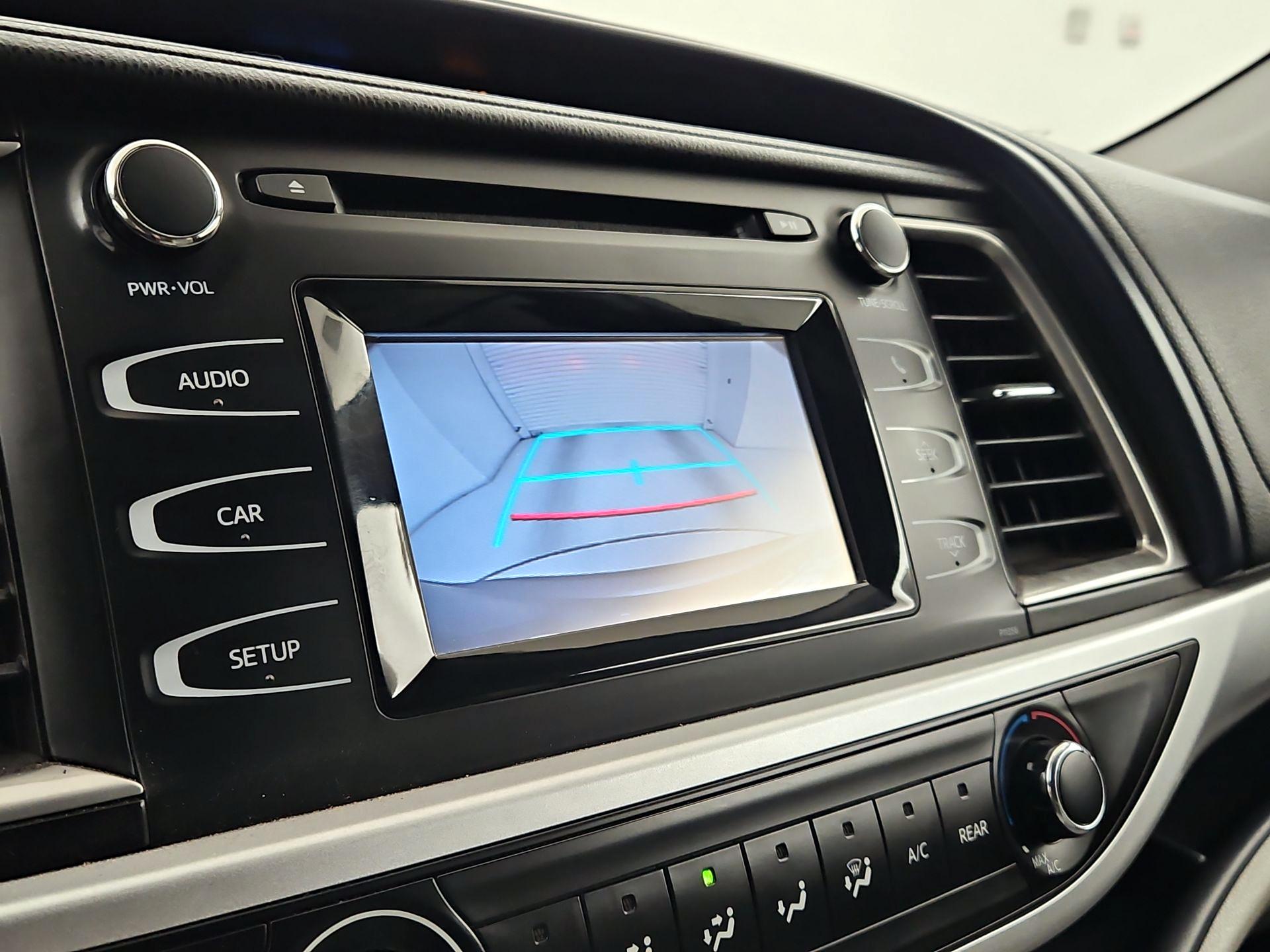 Thumbnail: 2018 Toyota Highlander - 14