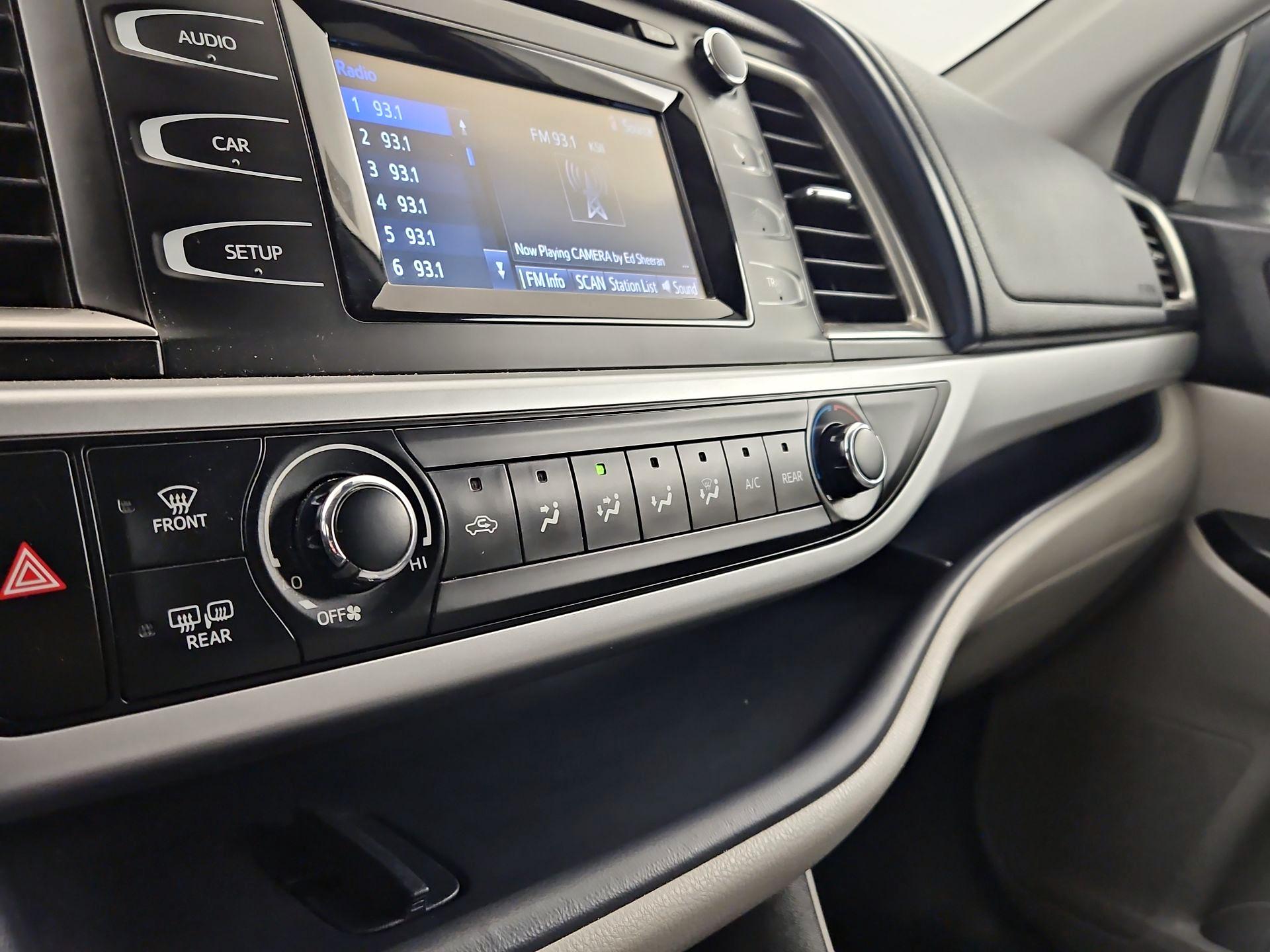 Thumbnail: 2018 Toyota Highlander - 16