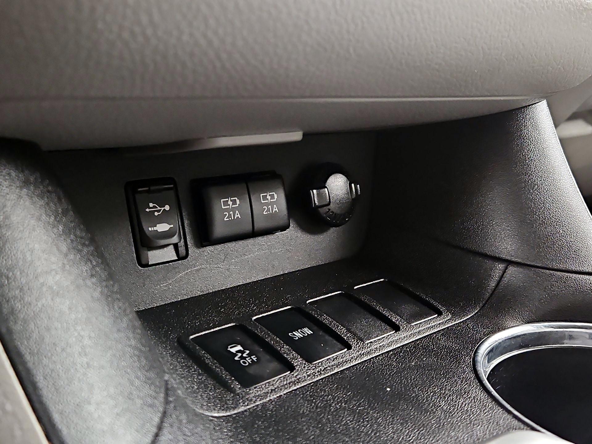 Thumbnail: 2018 Toyota Highlander - 18