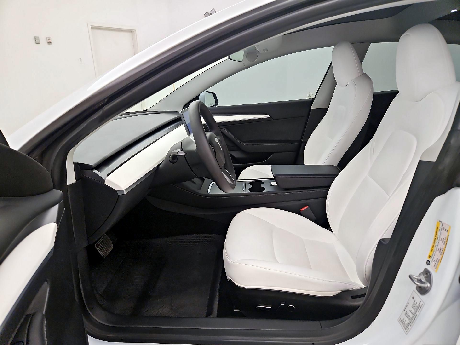 Thumbnail: 2023 Tesla Model 3 - 11