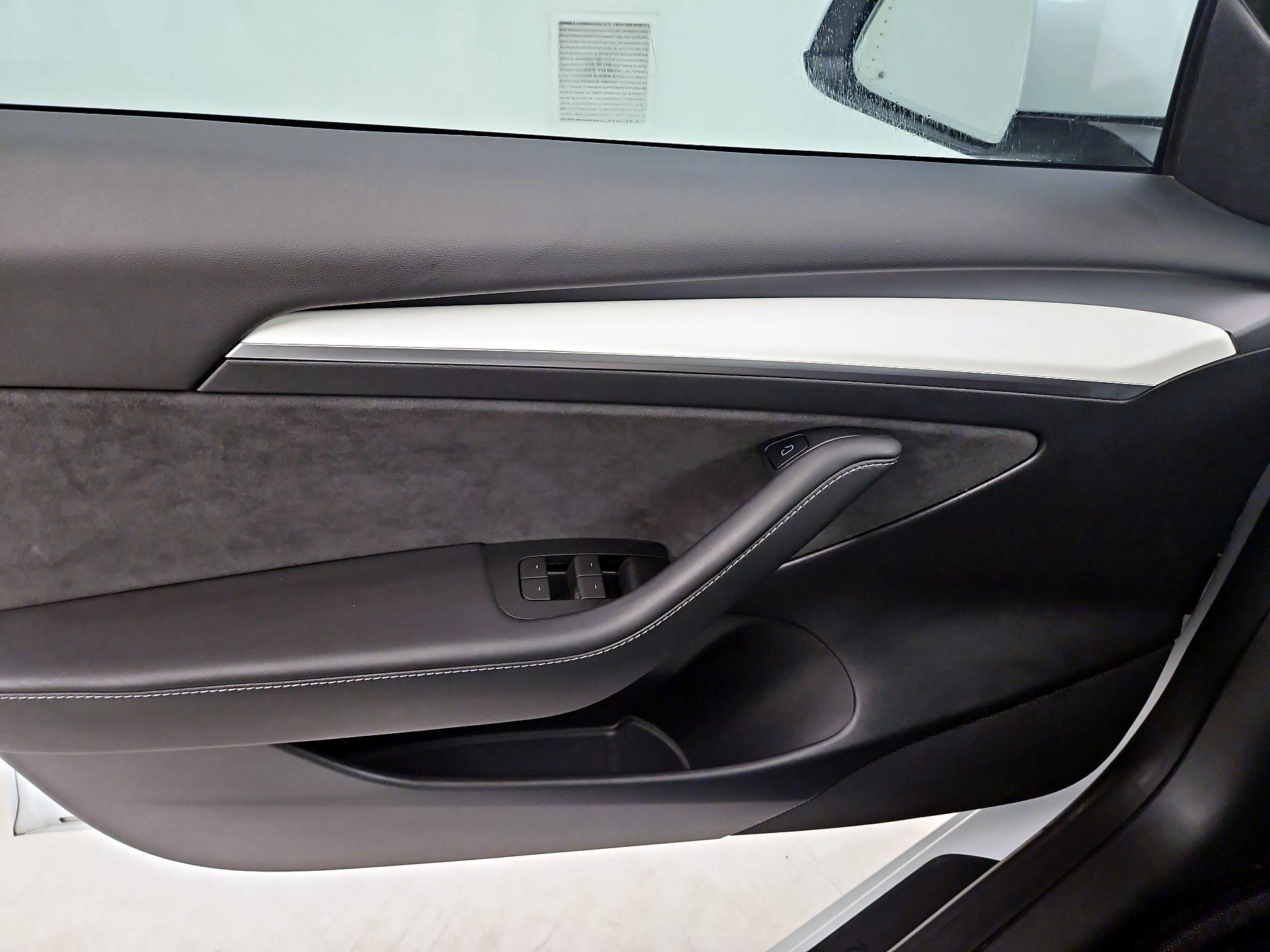 Thumbnail: 2023 Tesla Model 3 - 12