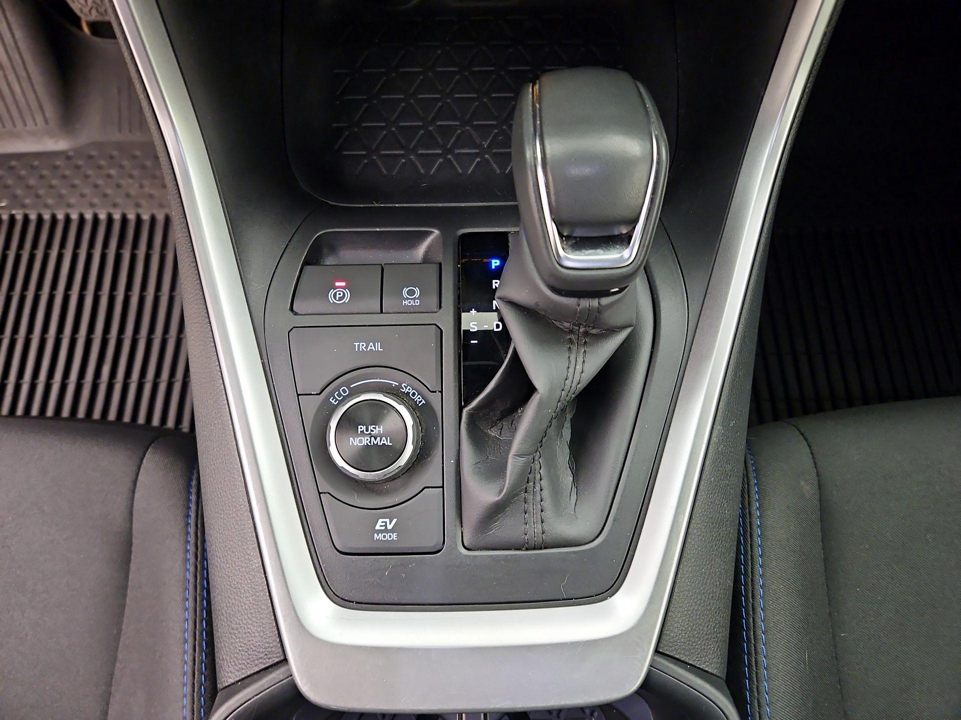 Thumbnail: 2023 Toyota RAV4 - 17