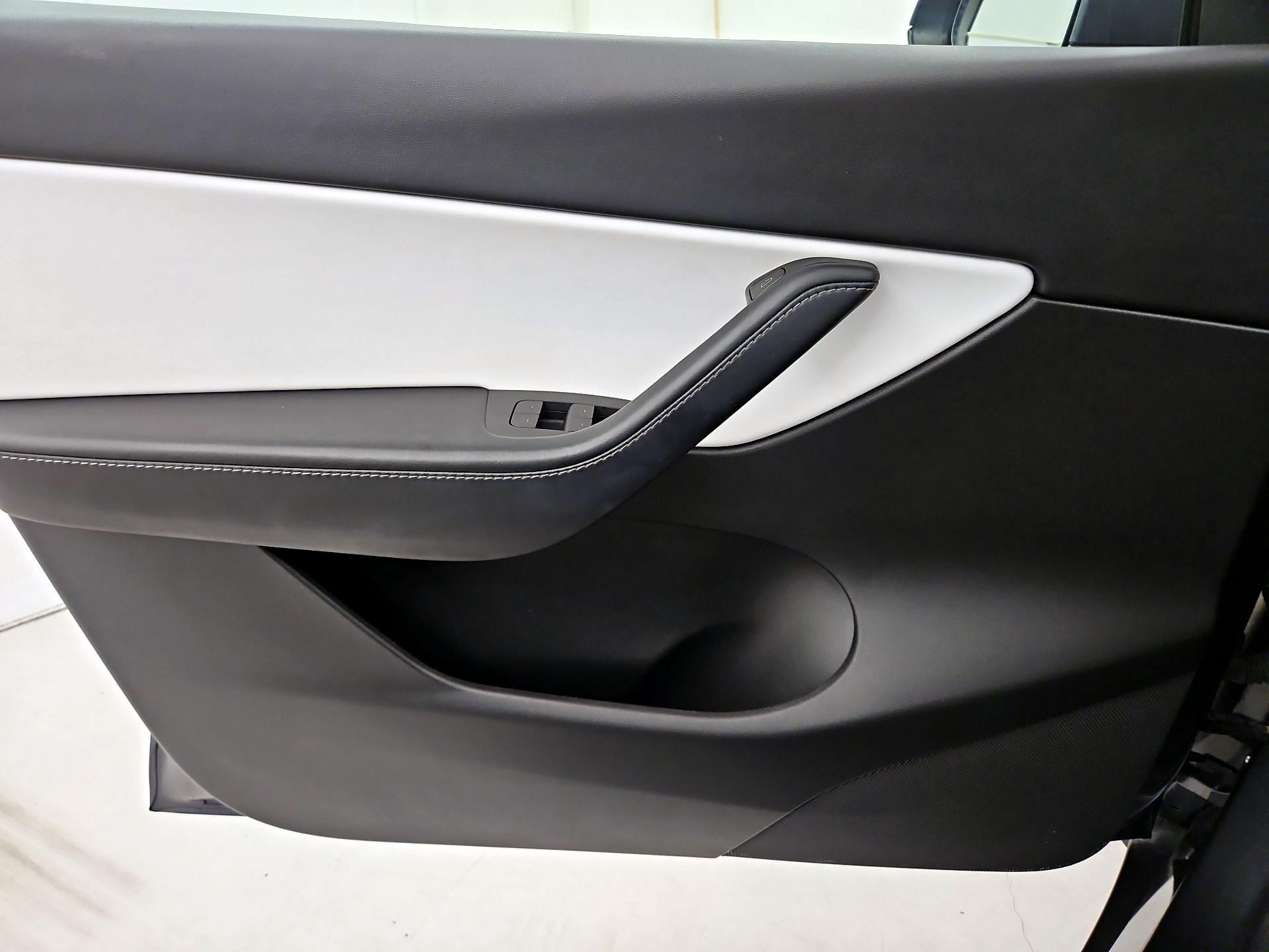 Thumbnail: 2022 Tesla Model Y - 12