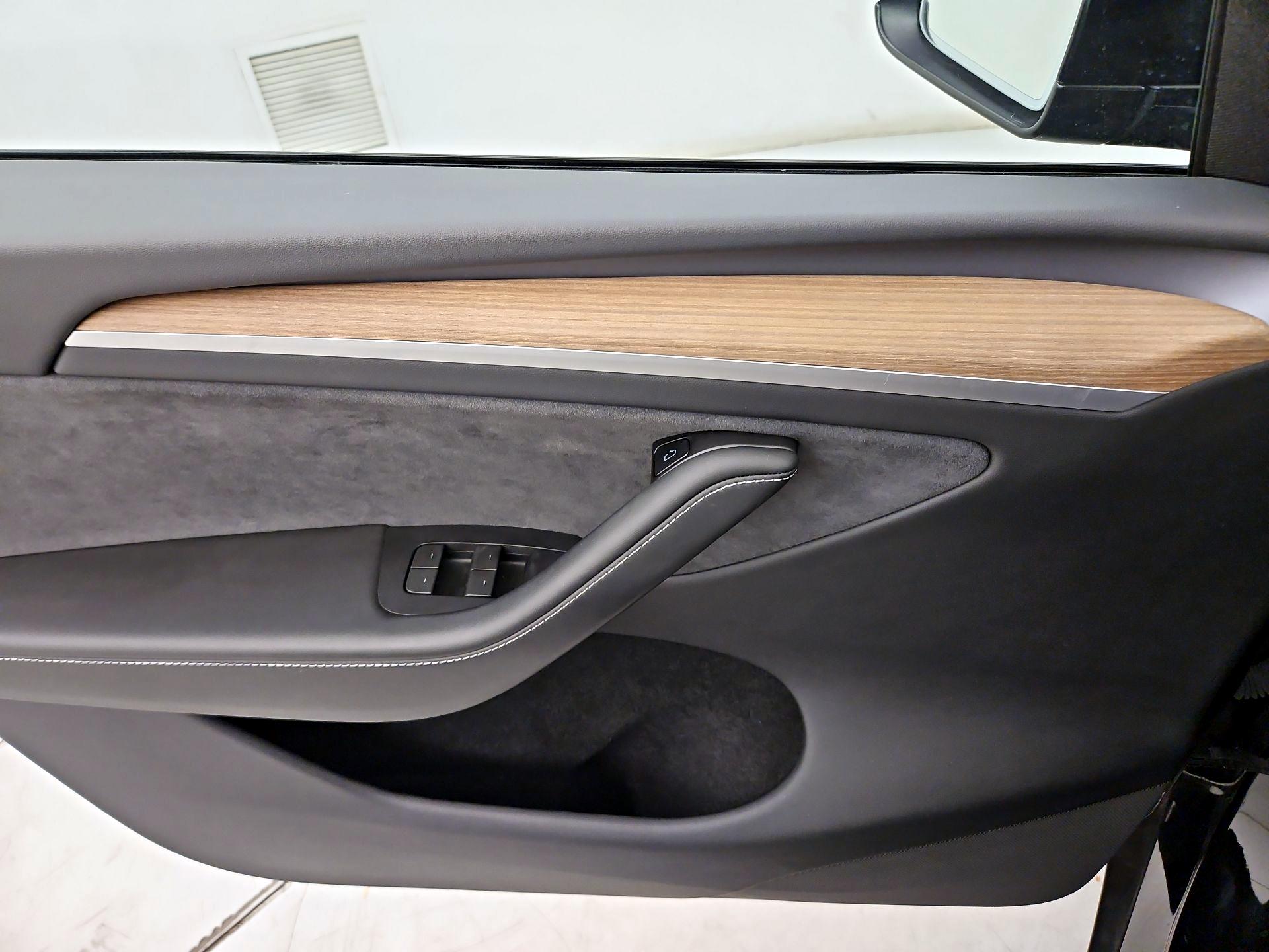 Thumbnail: 2023 Tesla Model Y - 12