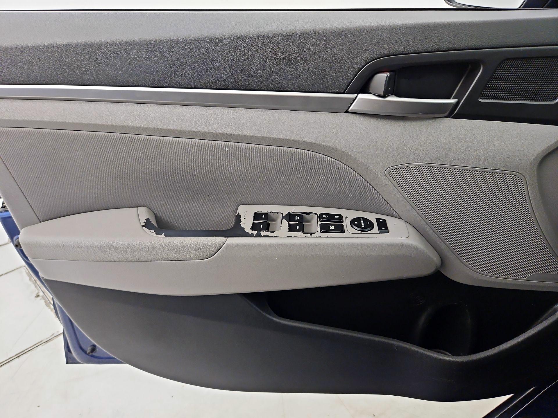 Thumbnail: 2019 Hyundai Elantra - 12