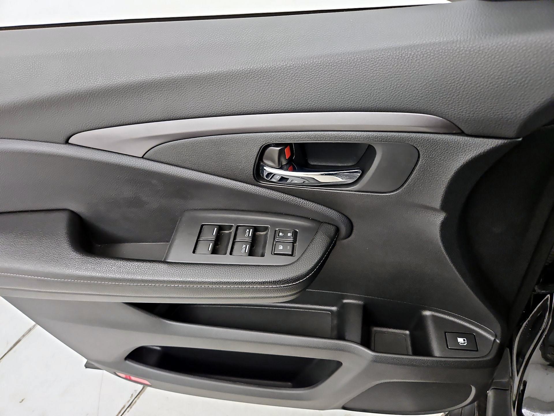 Thumbnail: 2017 Honda Ridgeline - 12