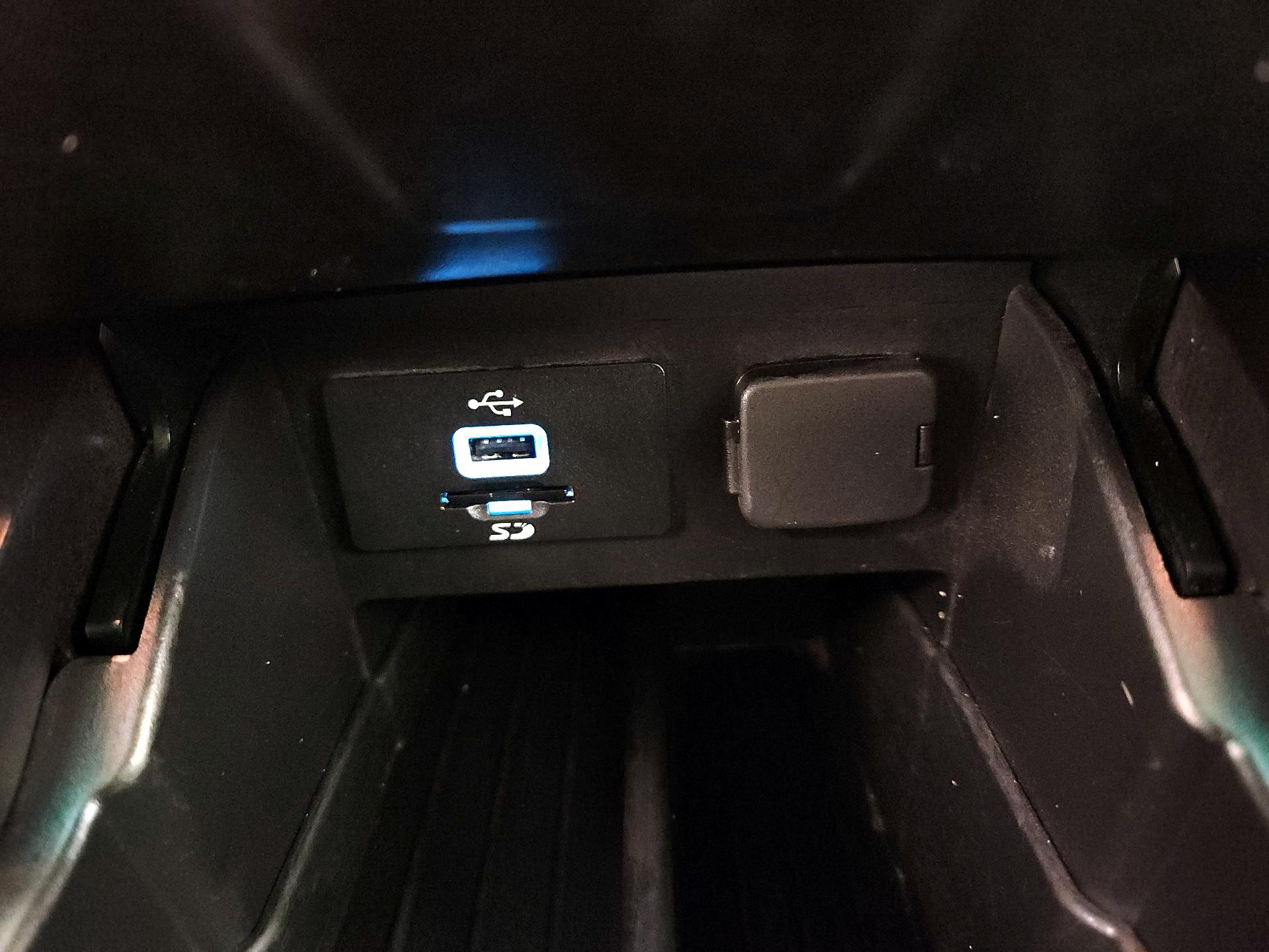 Thumbnail: 2016 Ford Explorer - 19