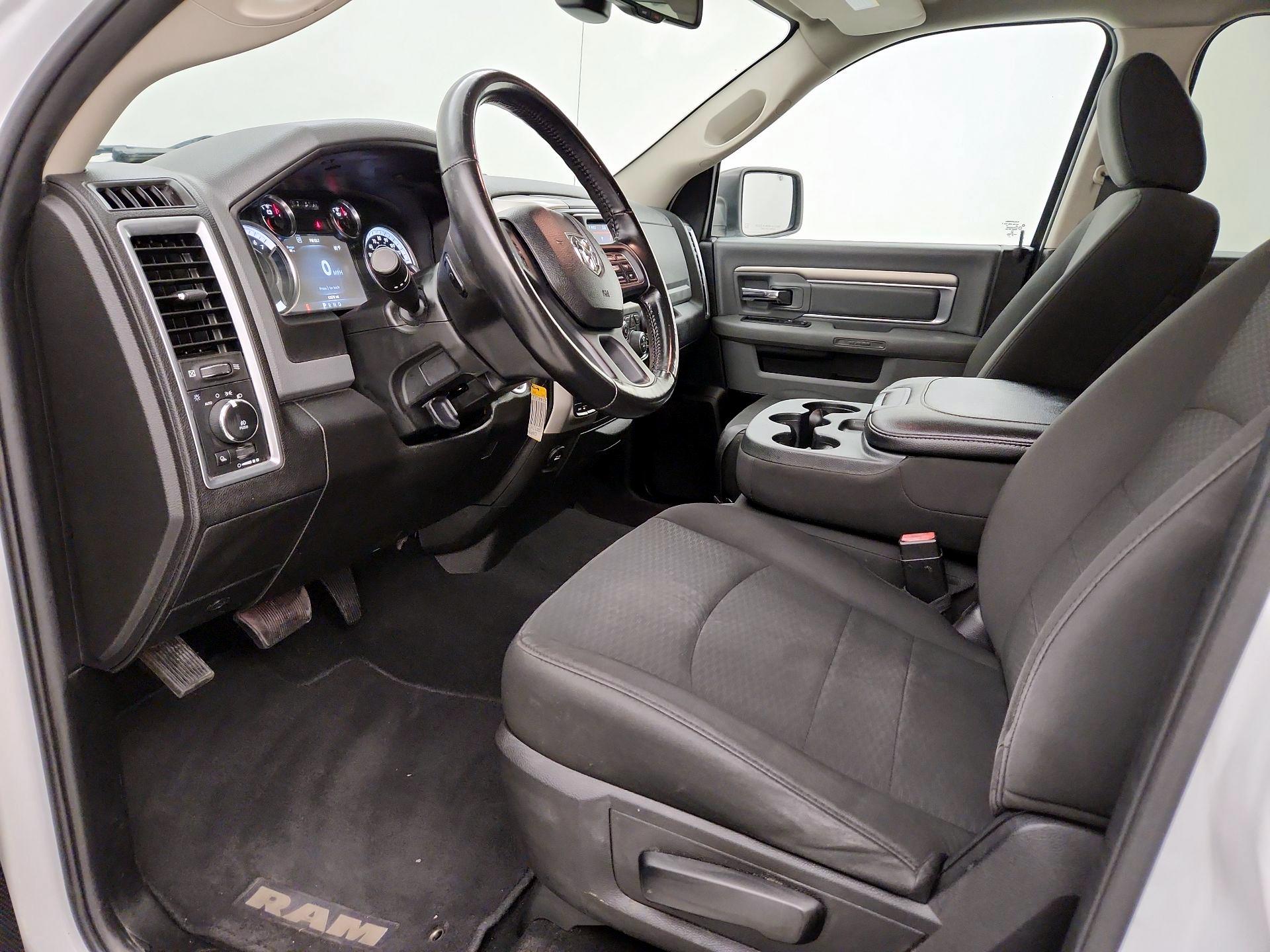 Thumbnail: 2019 RAM 1500 Classic - 11