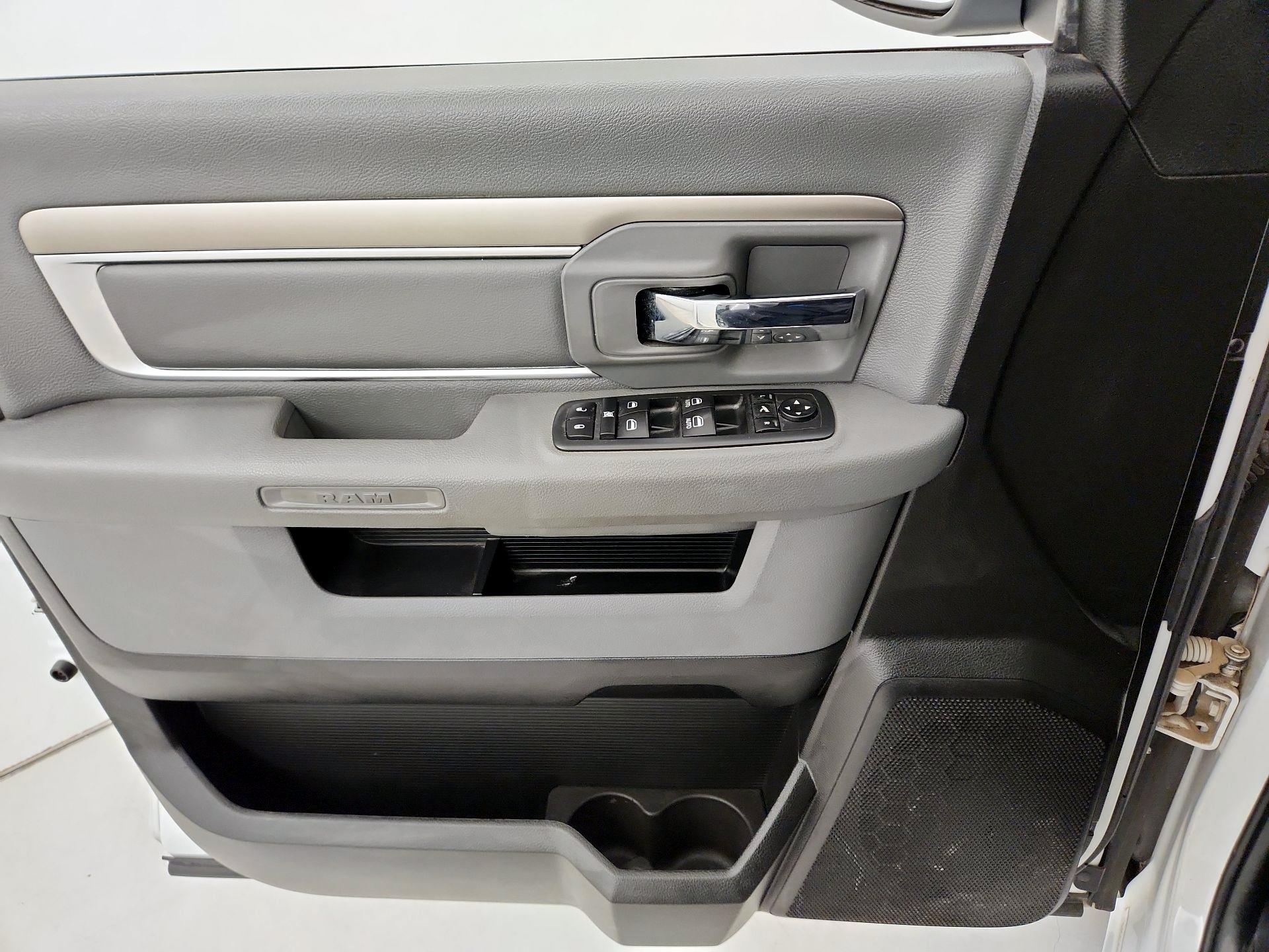 Thumbnail: 2019 RAM 1500 Classic - 12