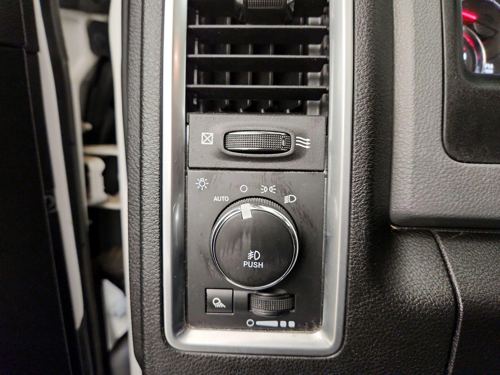 Thumbnail: 2019 RAM 1500 Classic - 13