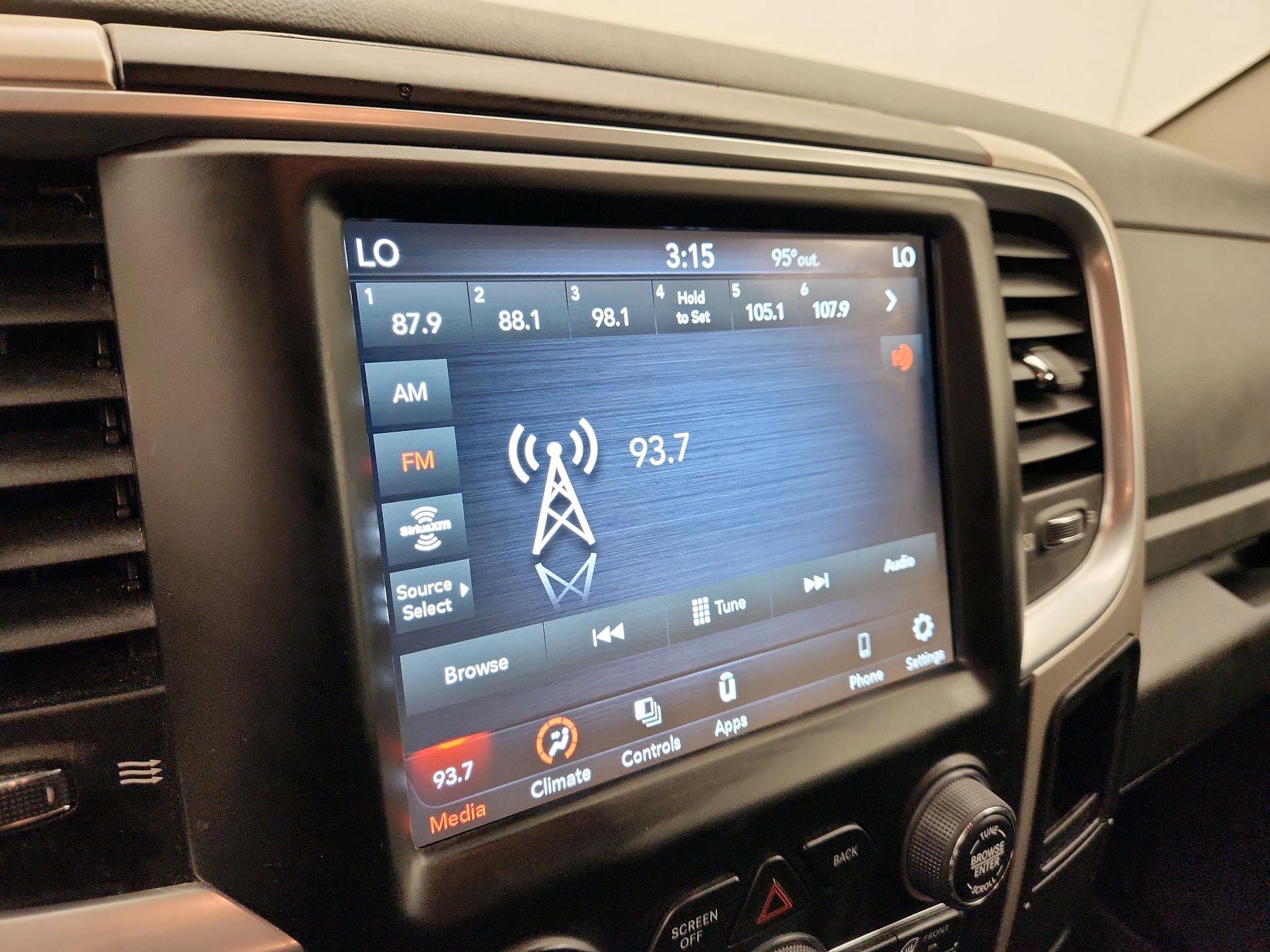 Thumbnail: 2019 RAM 1500 Classic - 15