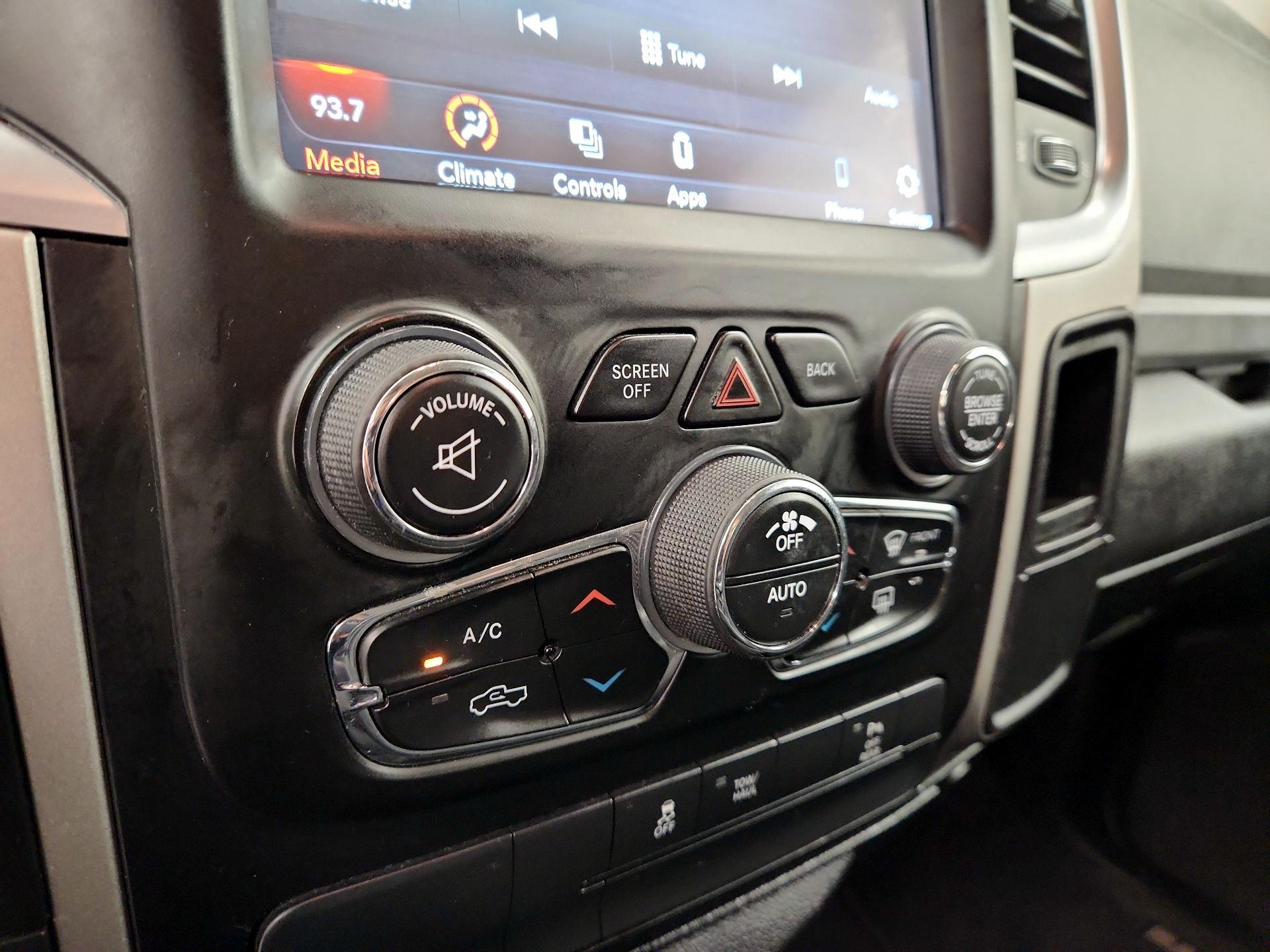 Thumbnail: 2019 RAM 1500 Classic - 16