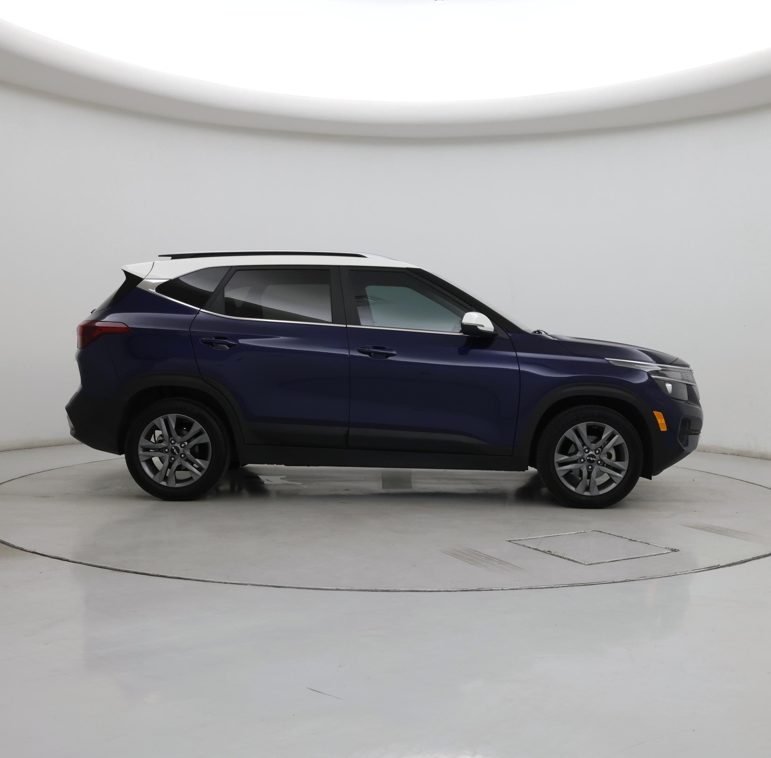 Thumbnail: 2023 Kia Seltos - 7