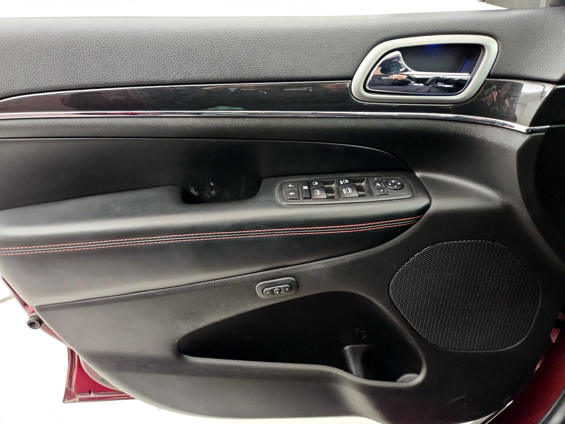 Thumbnail: 2018 Jeep Grand Cherokee - 12