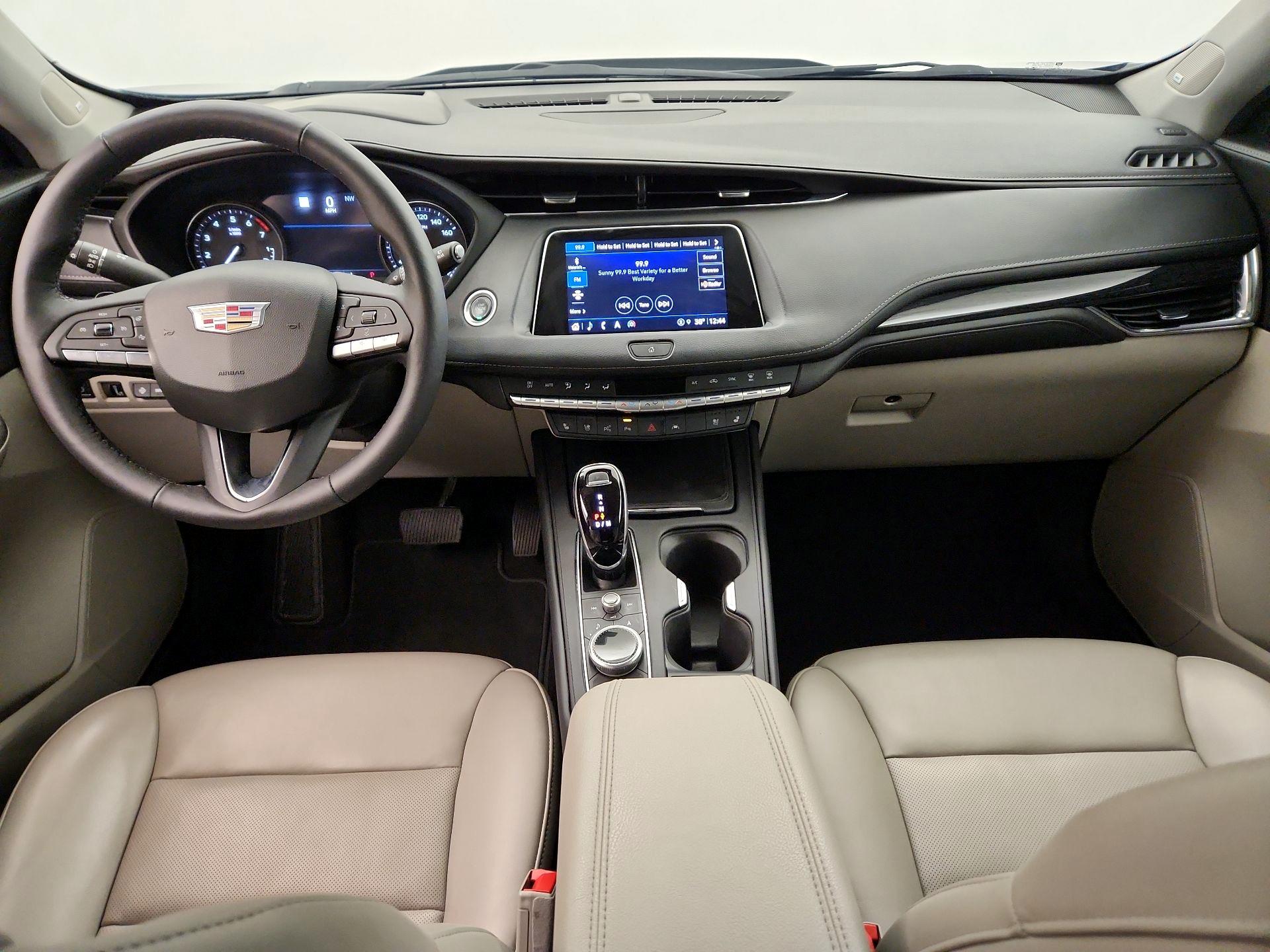 Thumbnail: 2022 Cadillac XT4 - 9