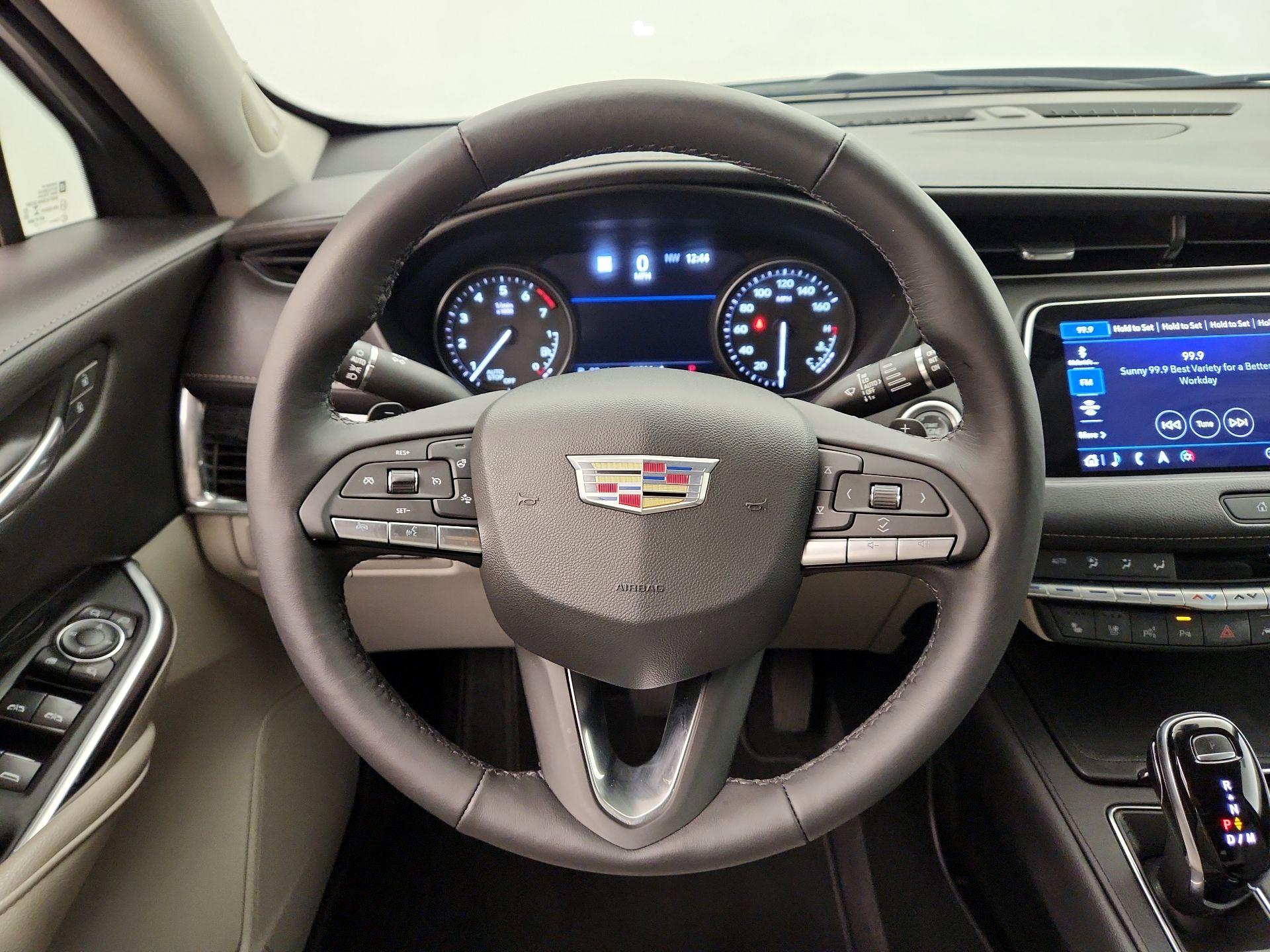 Thumbnail: 2022 Cadillac XT4 - 10