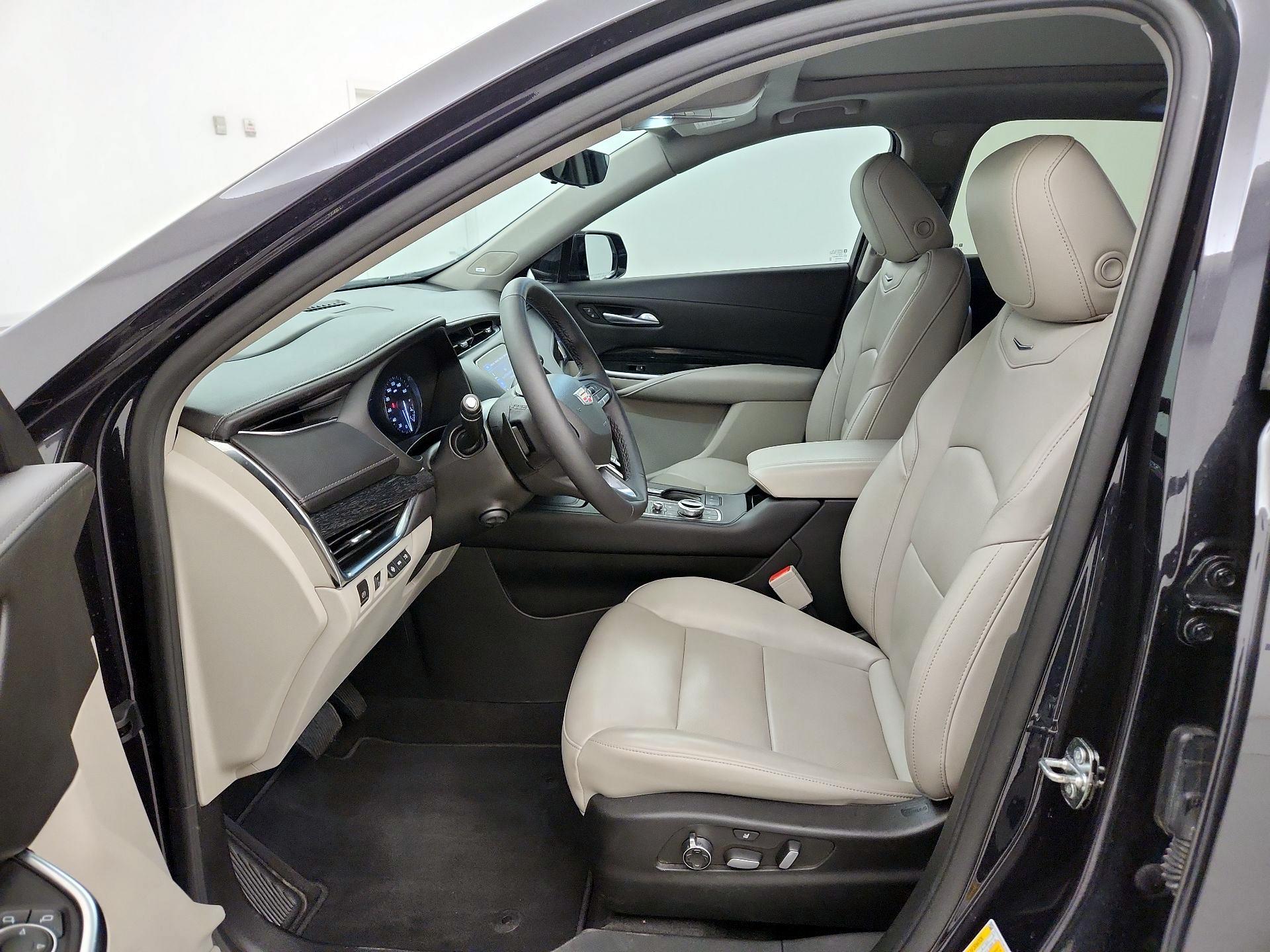 Thumbnail: 2022 Cadillac XT4 - 11