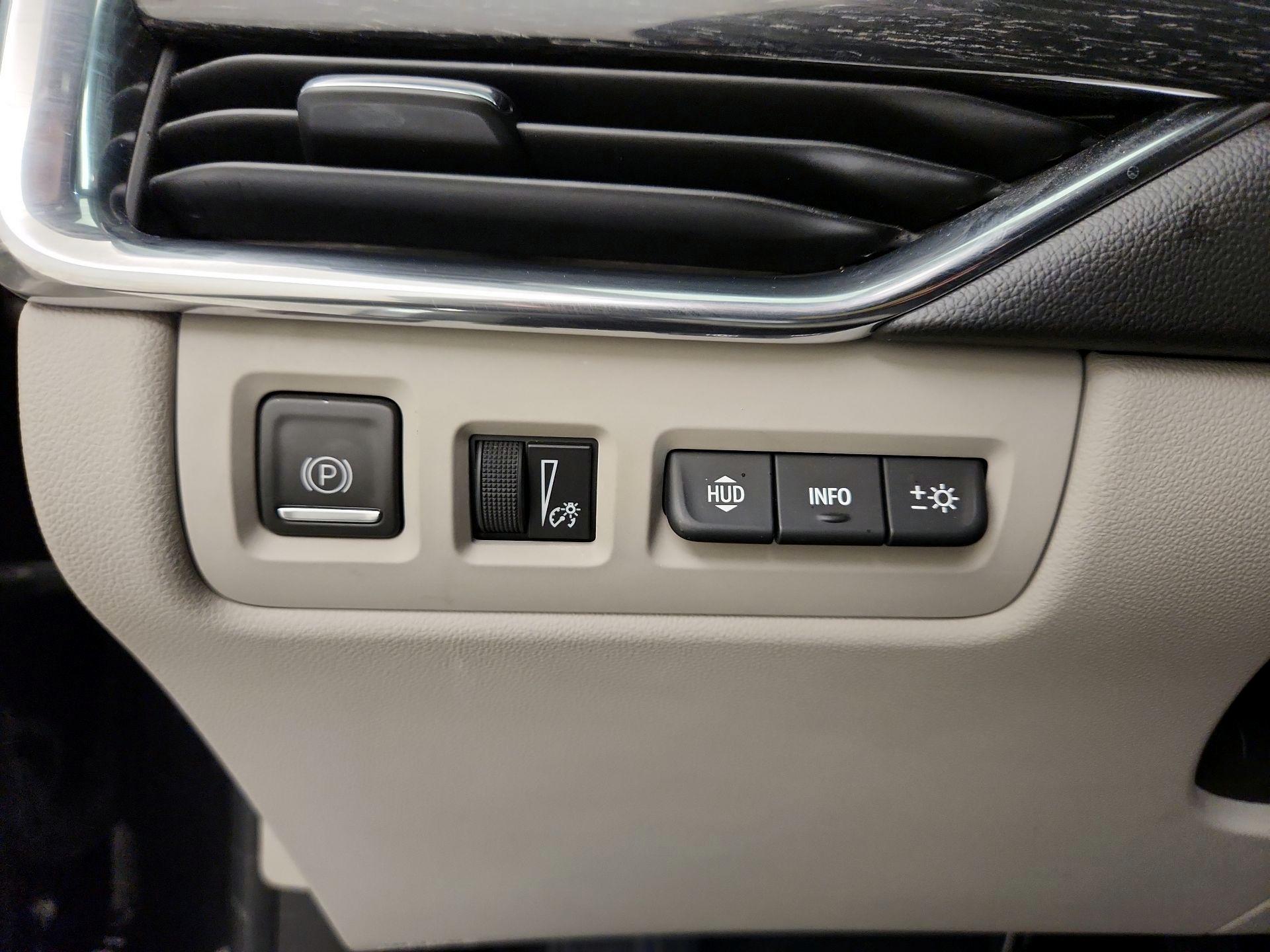 Thumbnail: 2022 Cadillac XT4 - 13