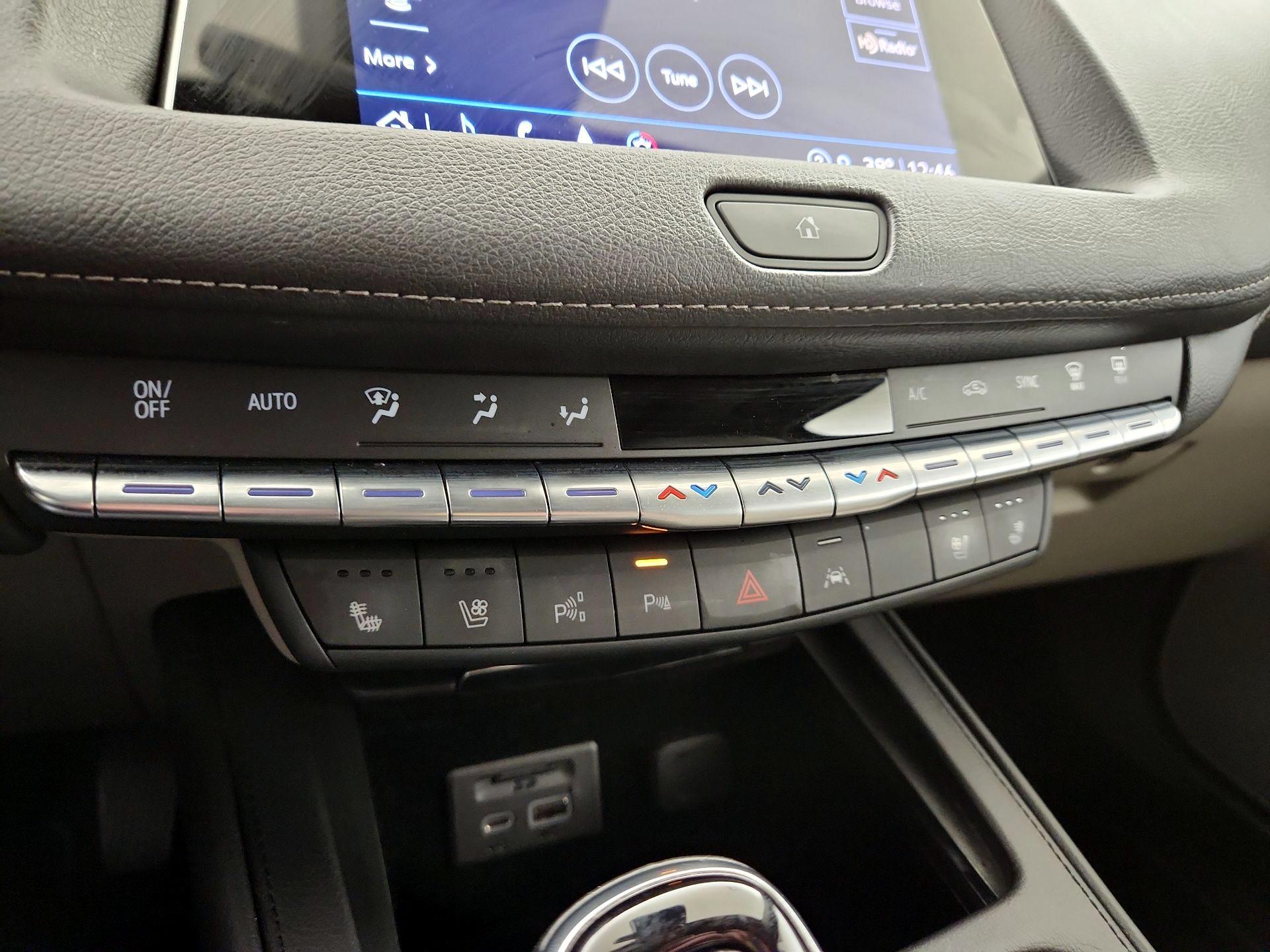 Thumbnail: 2022 Cadillac XT4 - 17