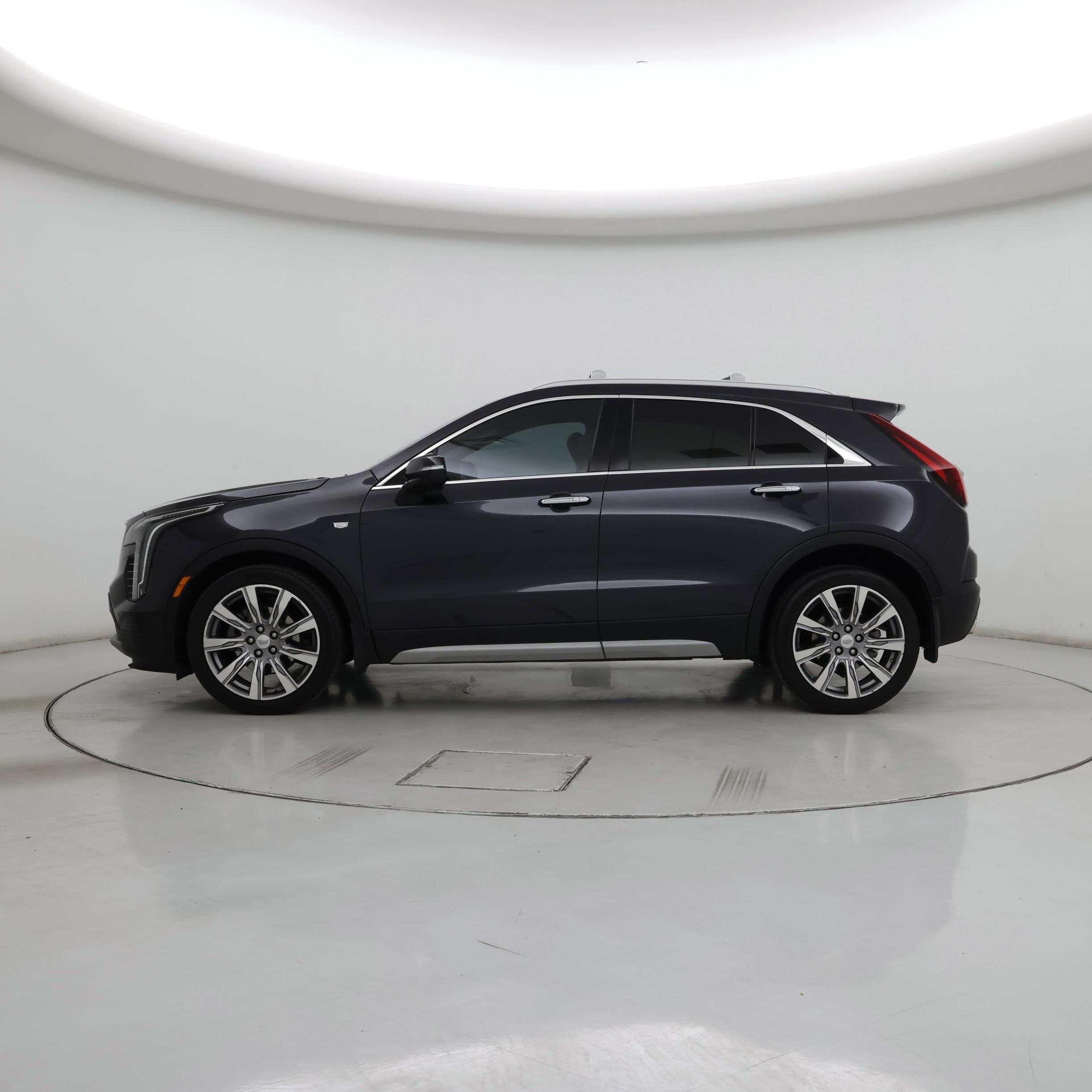 Thumbnail: 2022 Cadillac XT4 - 3