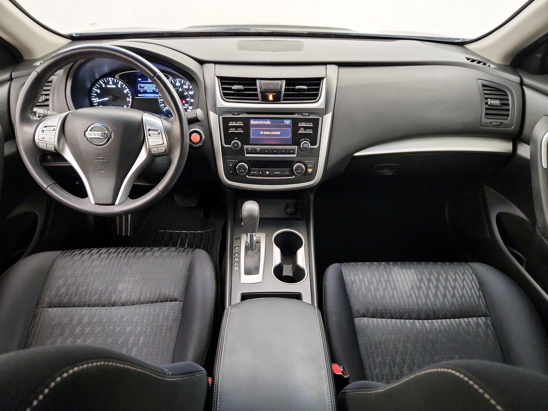 Thumbnail: 2017 Nissan Altima - 9