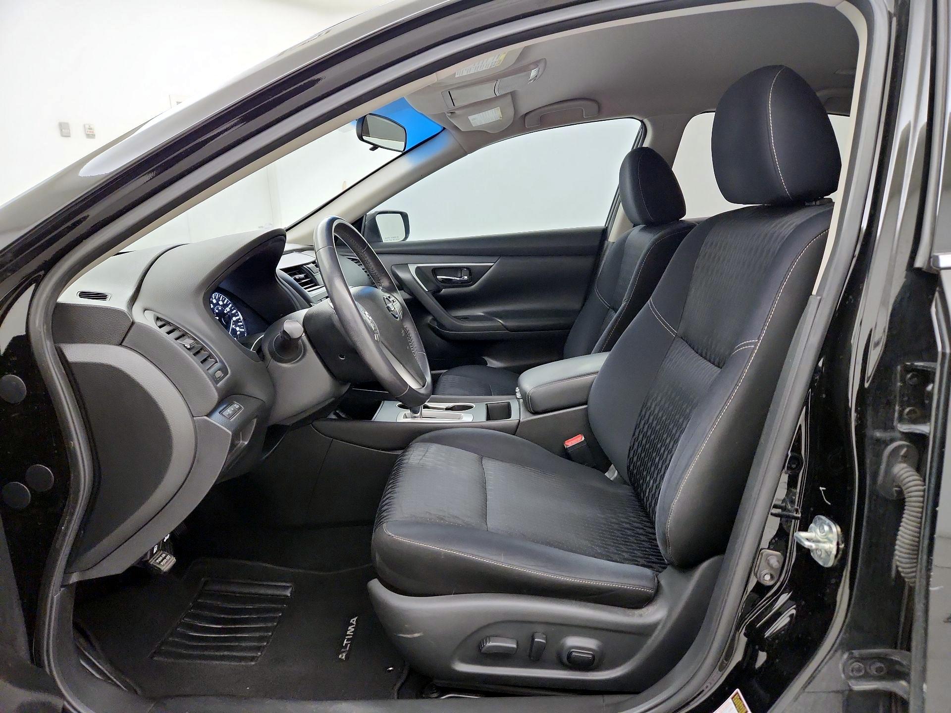 Thumbnail: 2017 Nissan Altima - 11