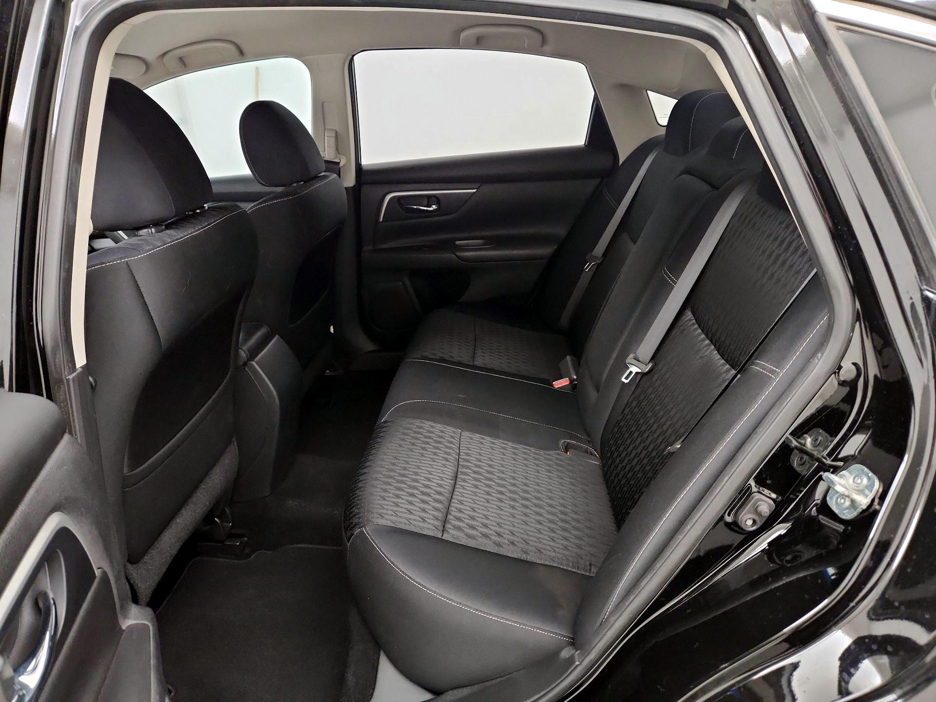 Thumbnail: 2017 Nissan Altima - 19