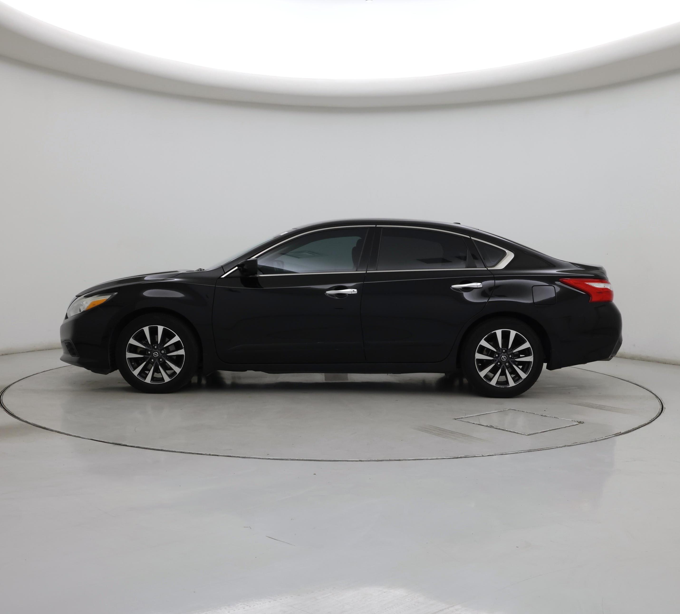 Thumbnail: 2017 Nissan Altima - 3