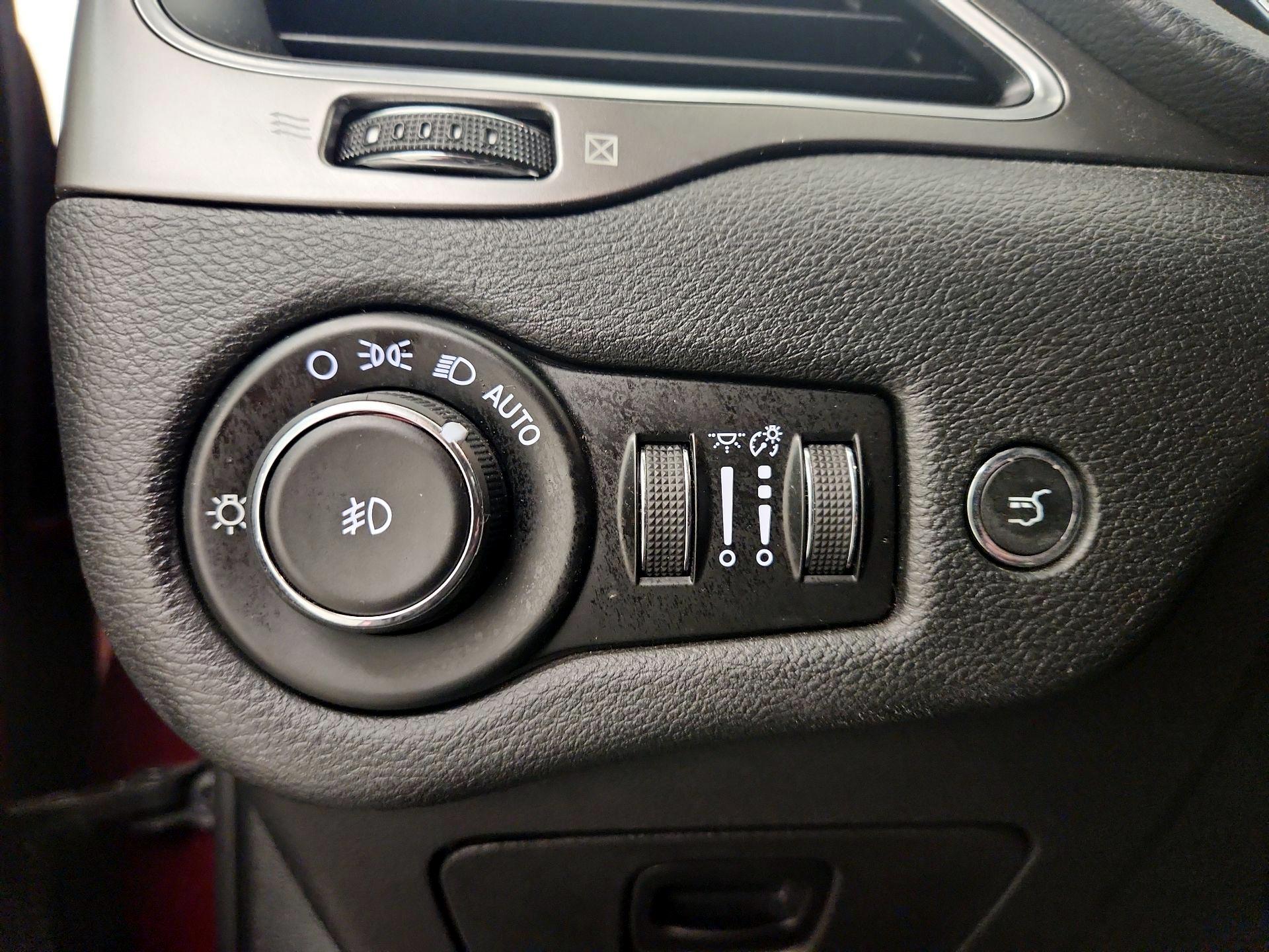 Thumbnail: 2019 Jeep Cherokee - 13