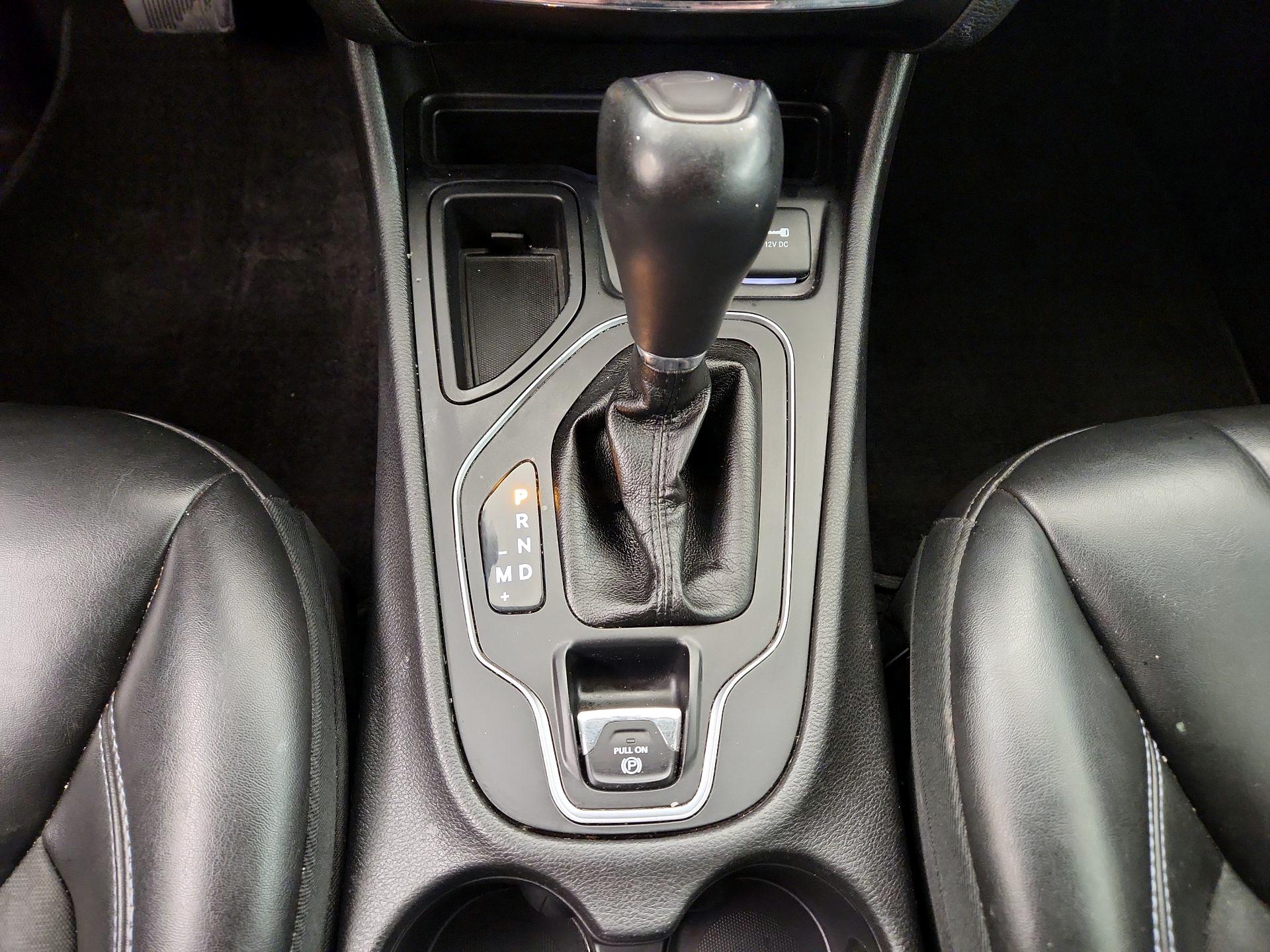 Thumbnail: 2019 Jeep Cherokee - 17