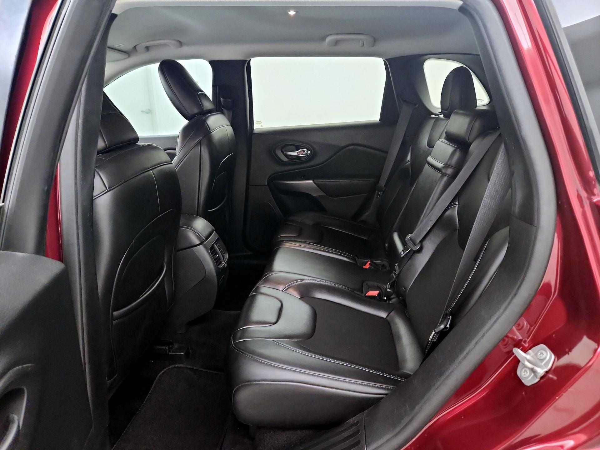 Thumbnail: 2019 Jeep Cherokee - 19