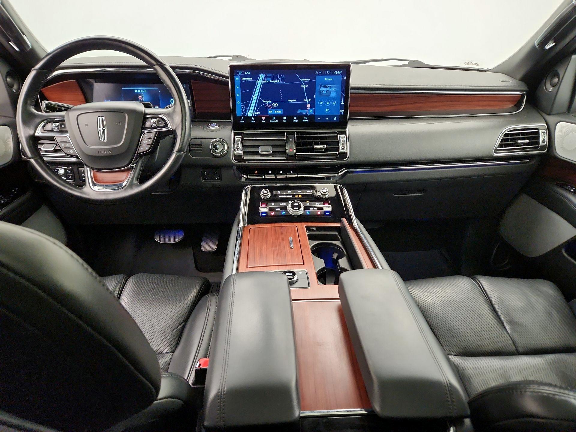 Thumbnail: 2022 Lincoln Navigator L - 9