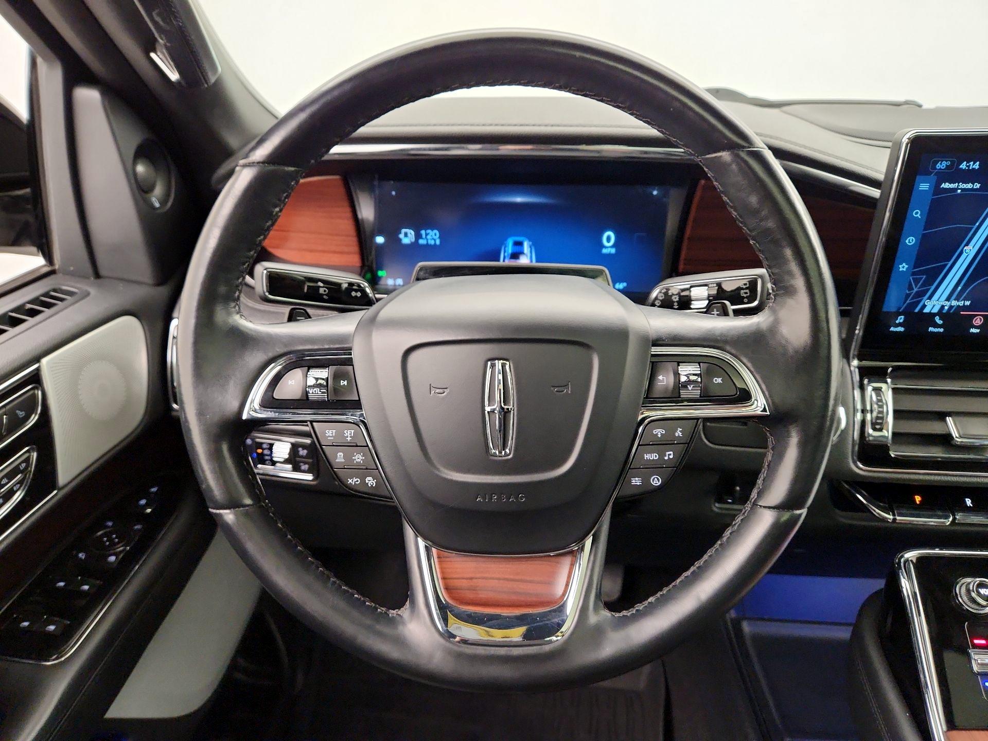 Thumbnail: 2022 Lincoln Navigator L - 10