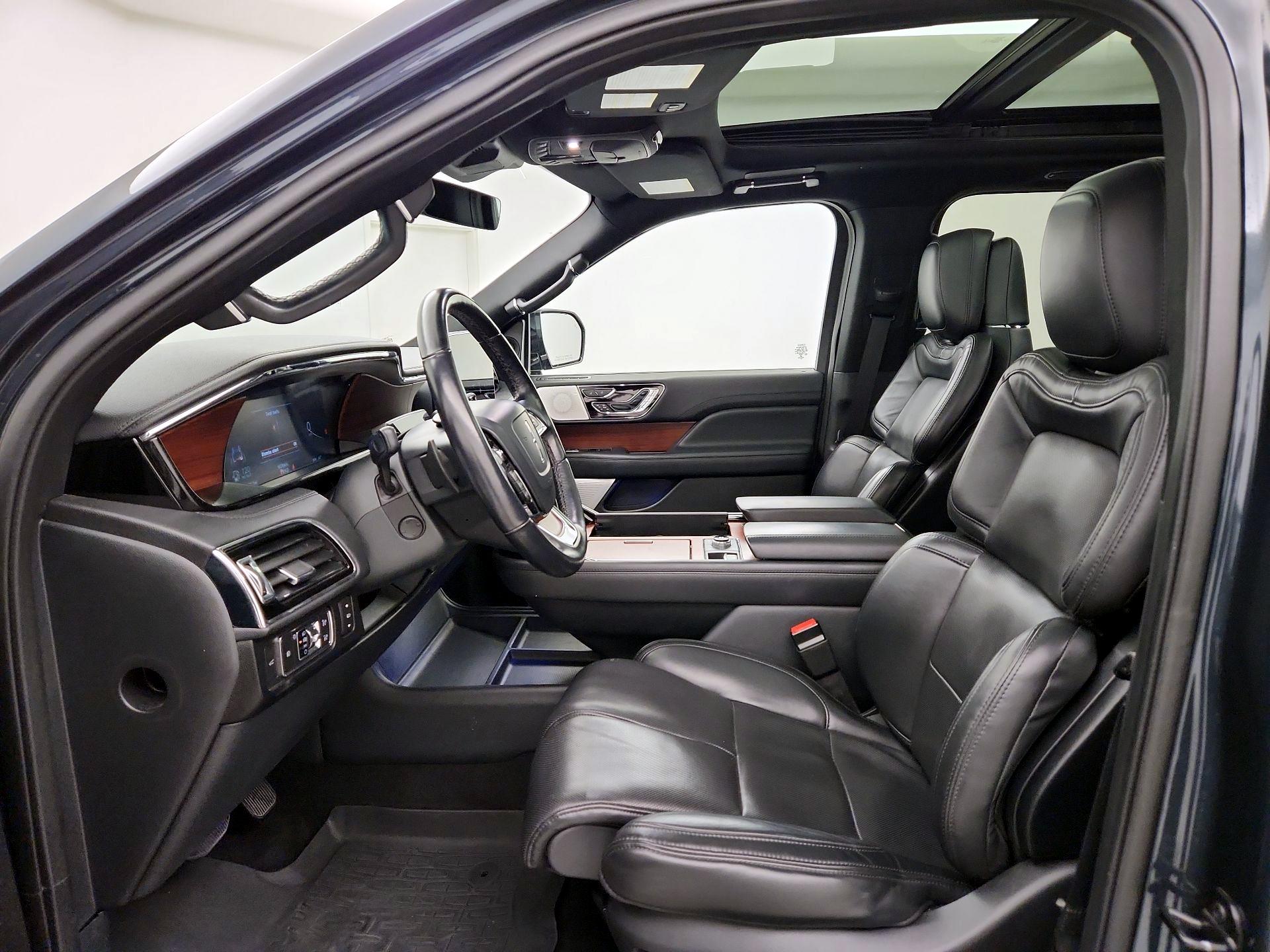 Thumbnail: 2022 Lincoln Navigator L - 11