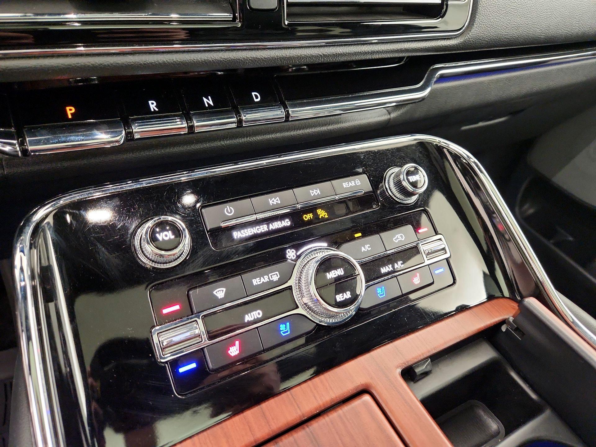 Thumbnail: 2022 Lincoln Navigator L - 17