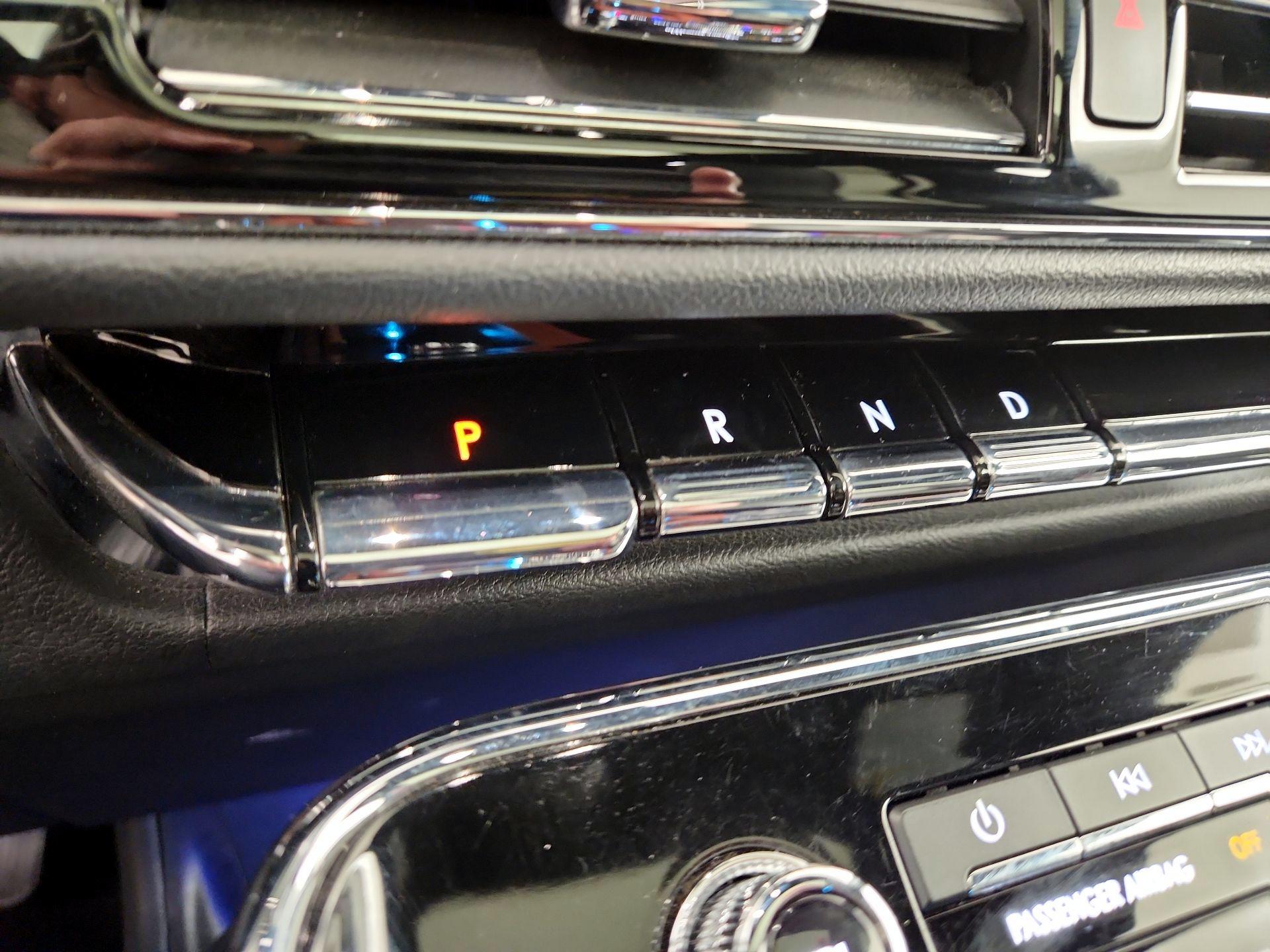 Thumbnail: 2022 Lincoln Navigator L - 18