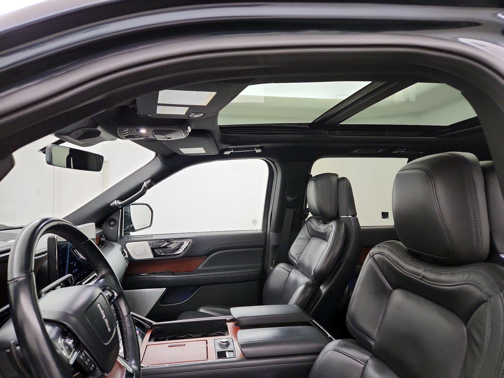 Thumbnail: 2022 Lincoln Navigator L - 20