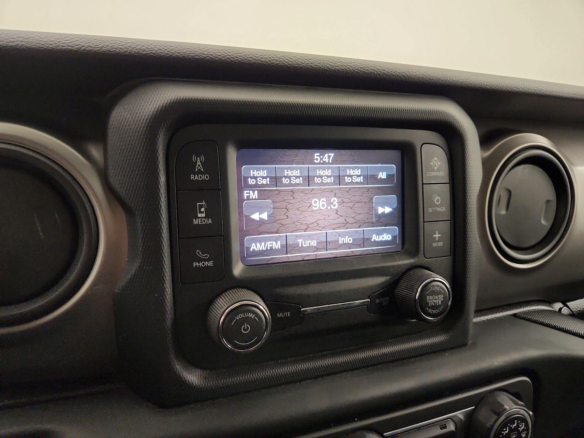 Thumbnail: 2021 Jeep Gladiator - 15