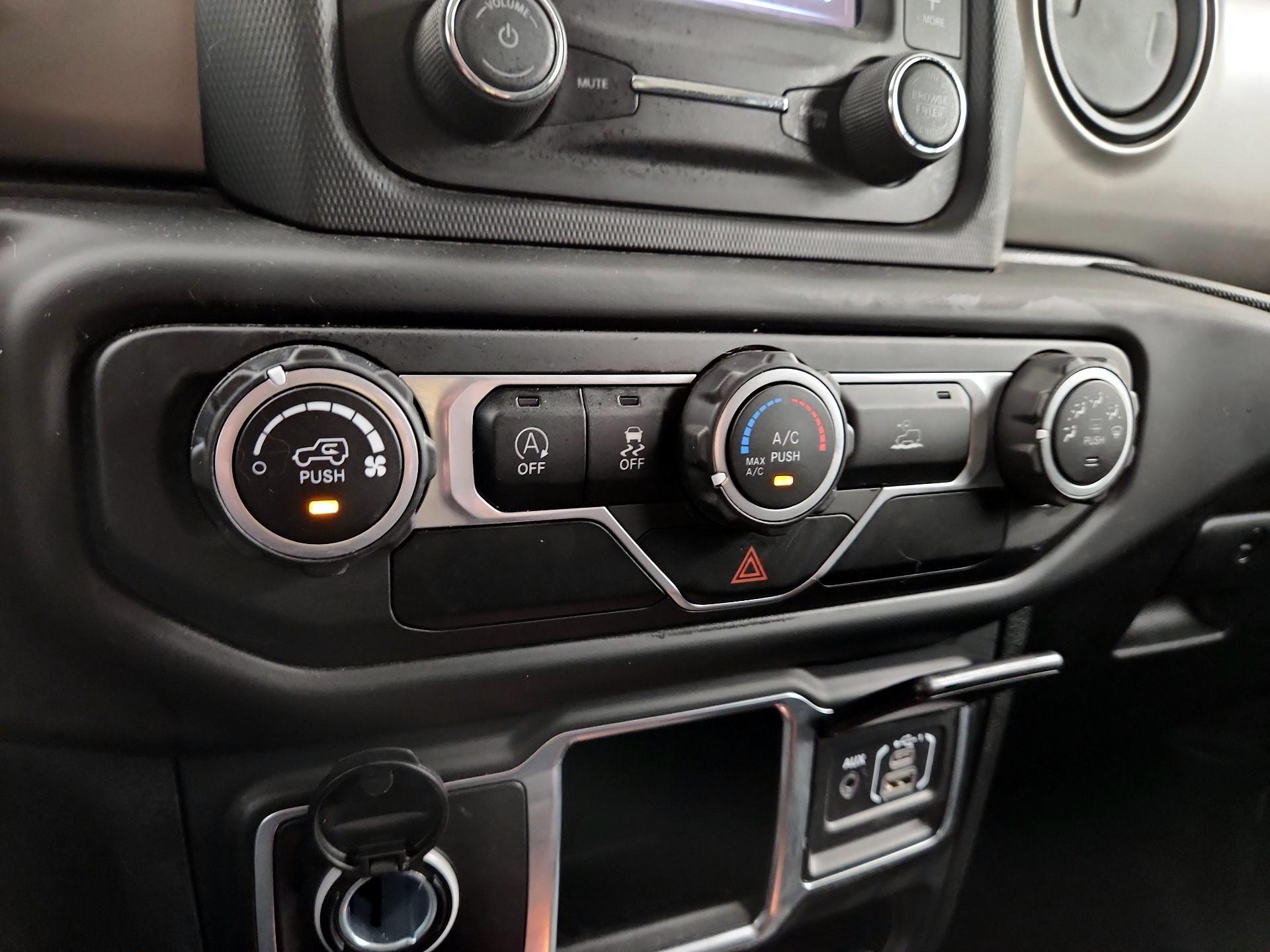 Thumbnail: 2021 Jeep Gladiator - 16