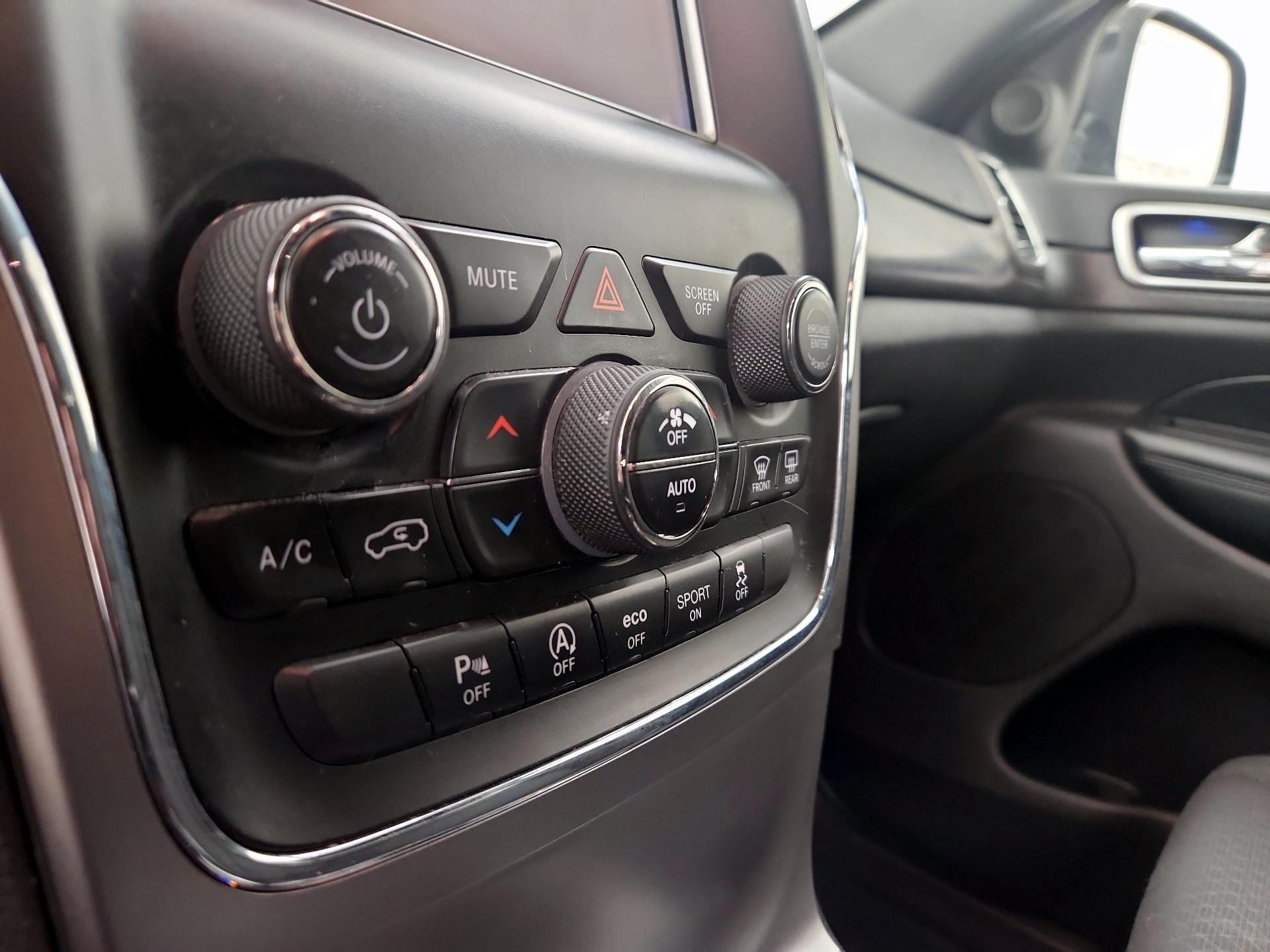 Thumbnail: 2018 Jeep Grand Cherokee - 16