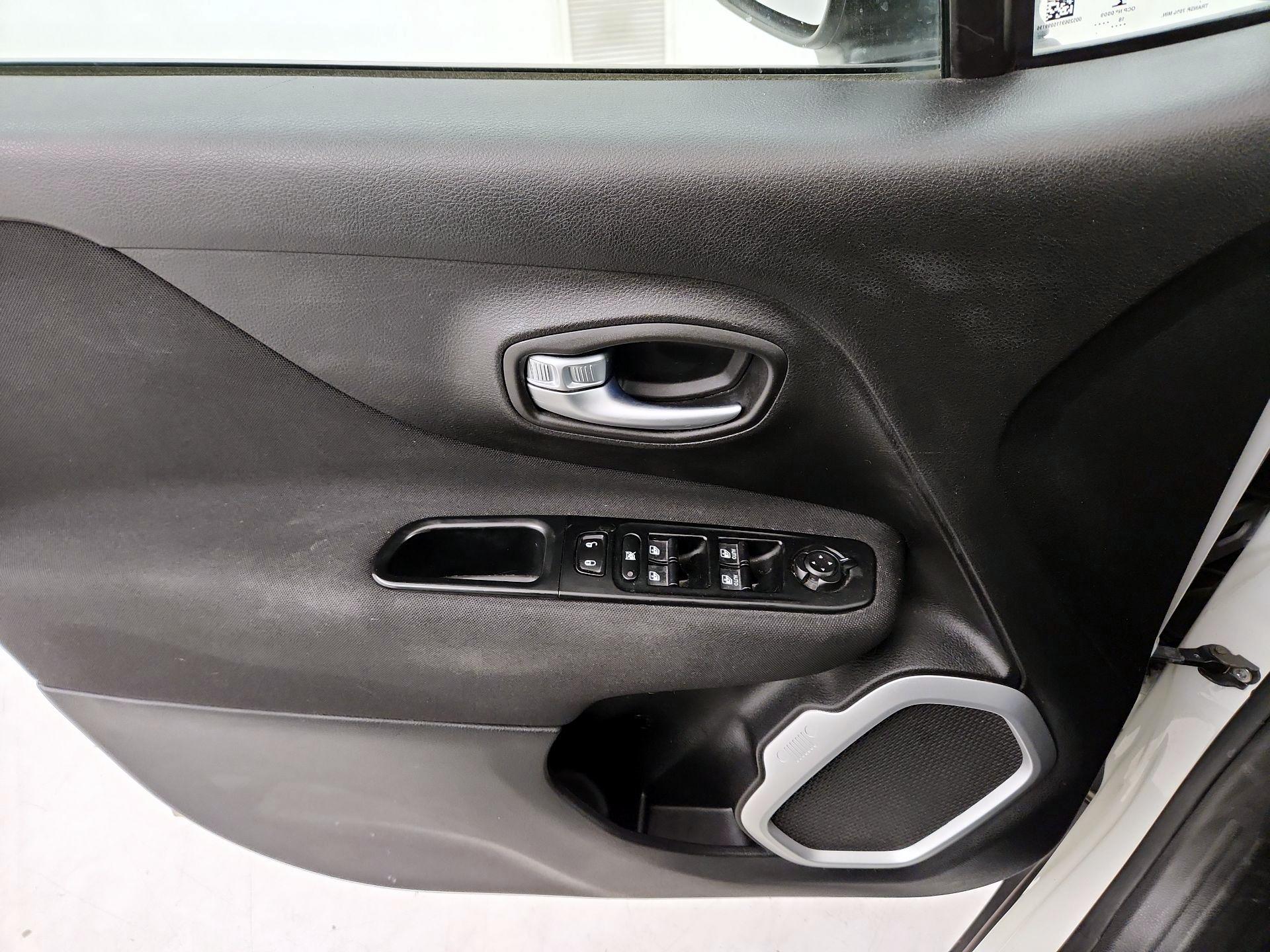 Thumbnail: 2018 Jeep Renegade - 12