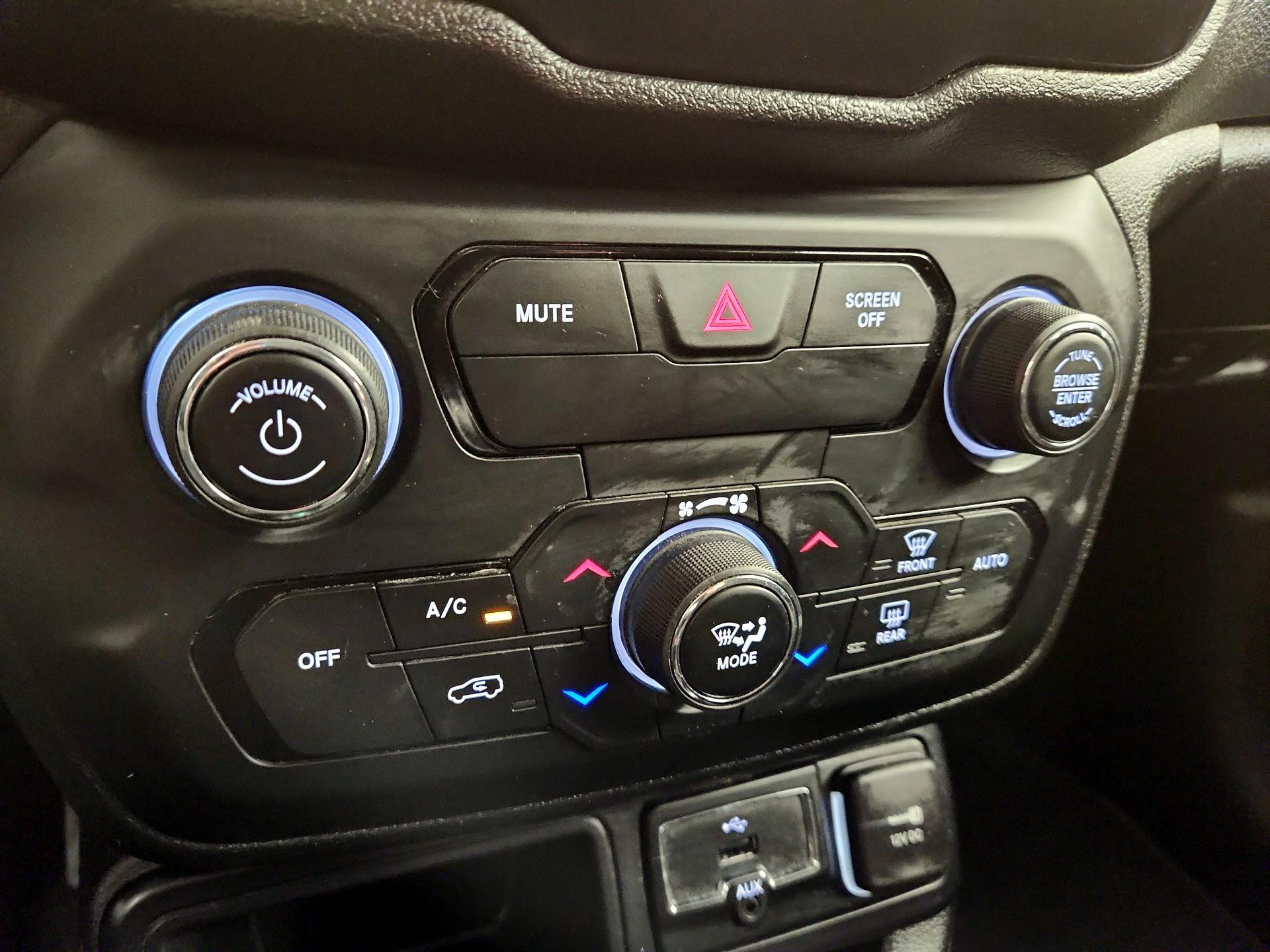 Thumbnail: 2018 Jeep Renegade - 16