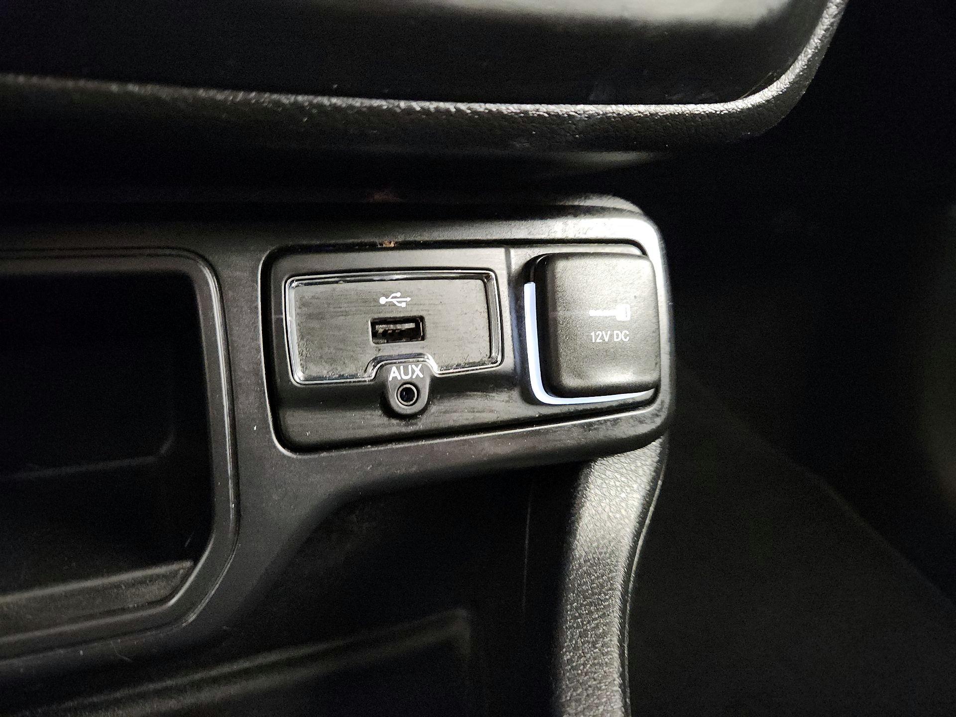 Thumbnail: 2018 Jeep Renegade - 18