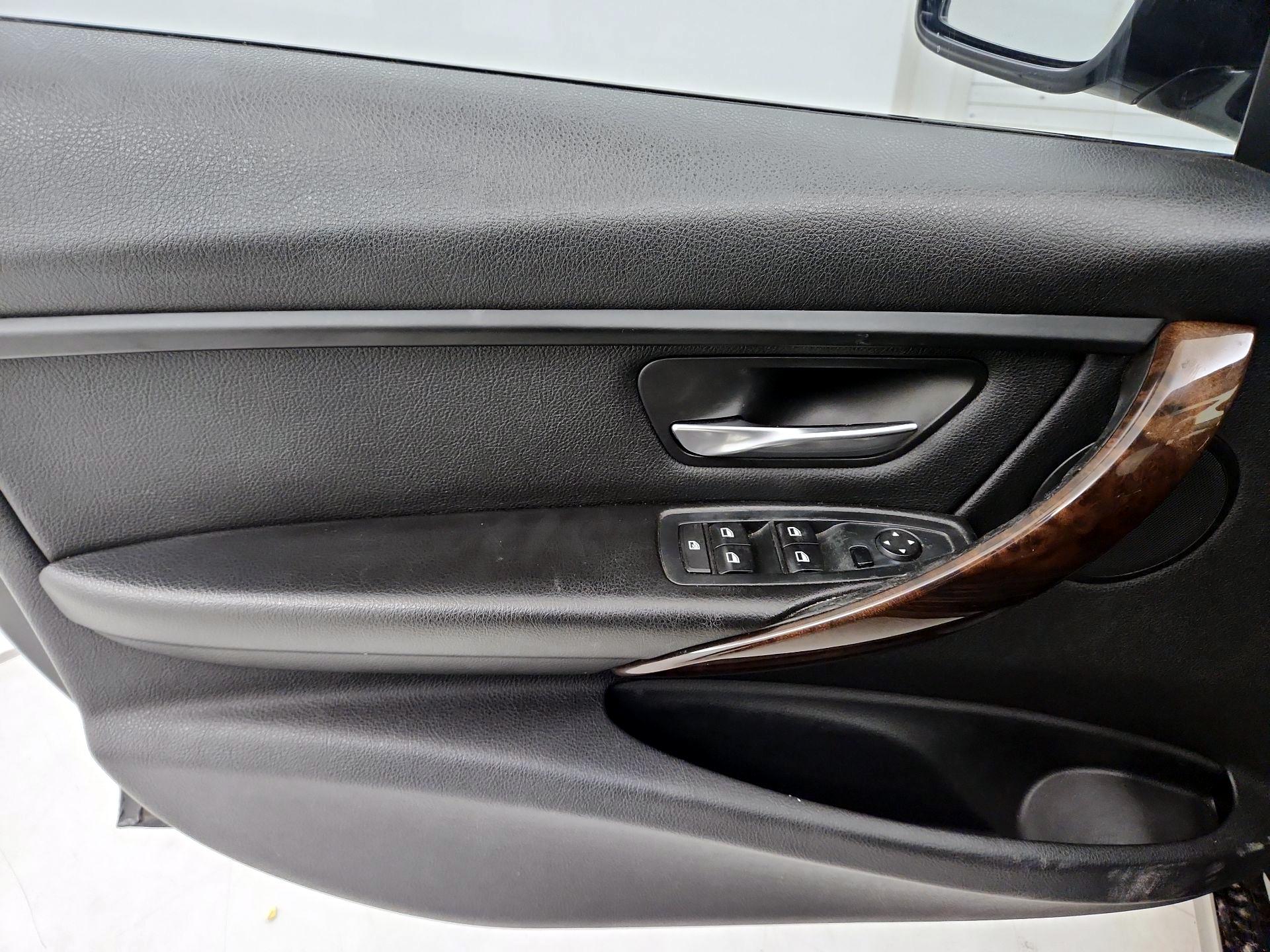 Thumbnail: 2015 BMW 3 Series - 12