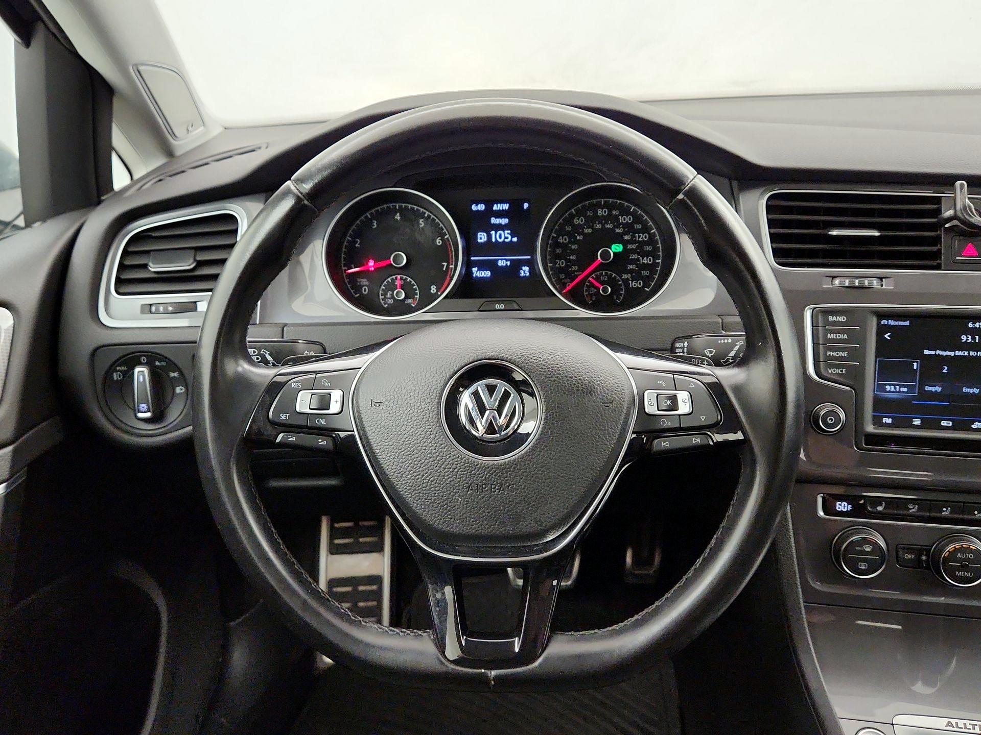 Thumbnail: 2017 Volkswagen Golf - 10