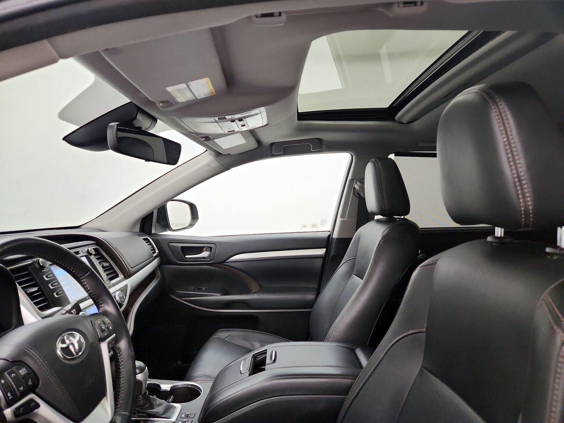 Thumbnail: 2018 Toyota Highlander - 20