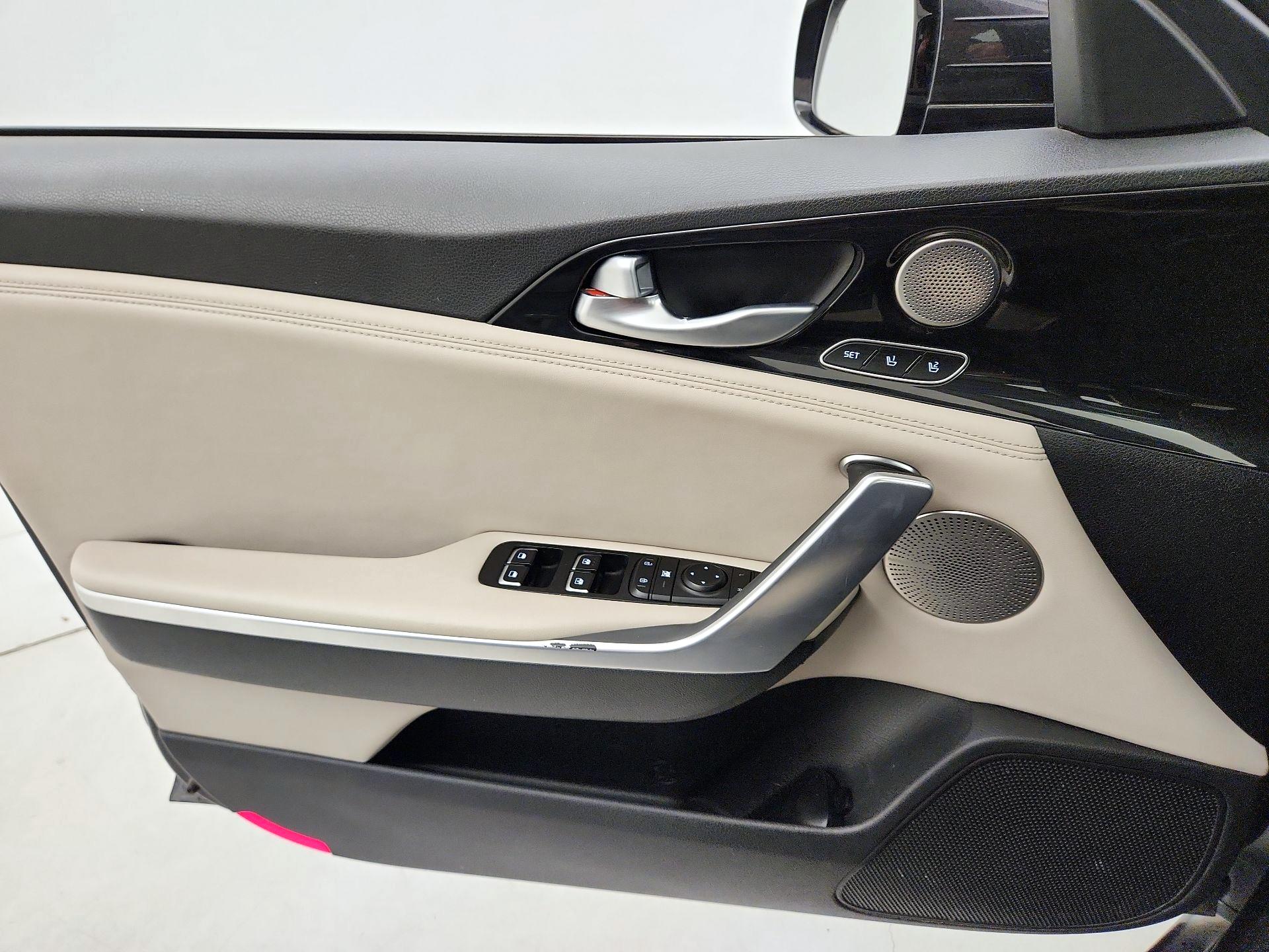 Thumbnail: 2019 Kia Stinger - 12