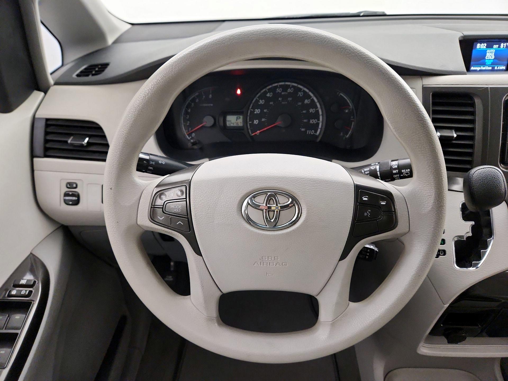 Thumbnail: 2014 Toyota Sienna - 10